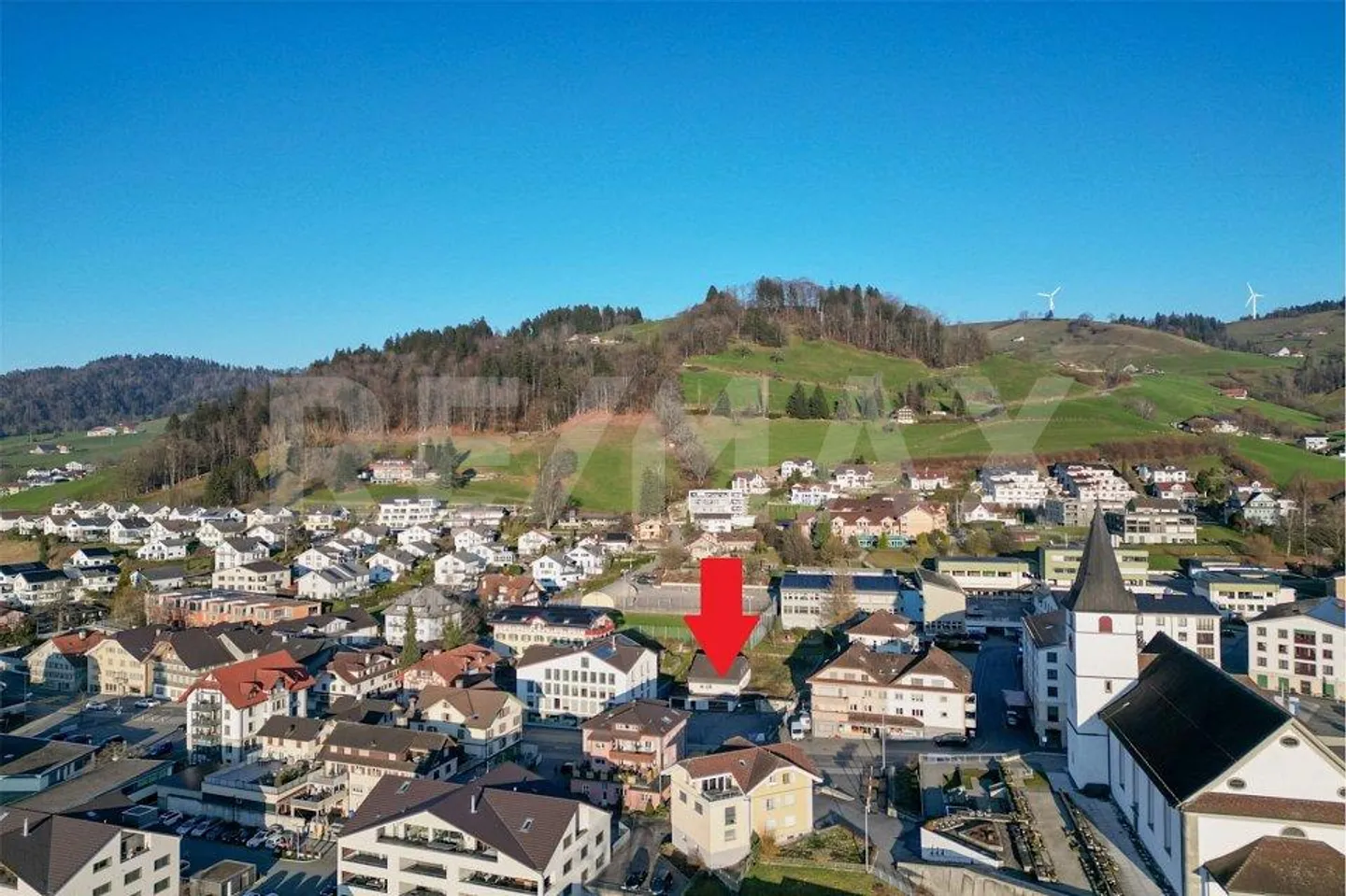 Grosszügige 5½-Zimmer-Wohnung im 1. OG an zentraler Lage - Foto 2 von 12