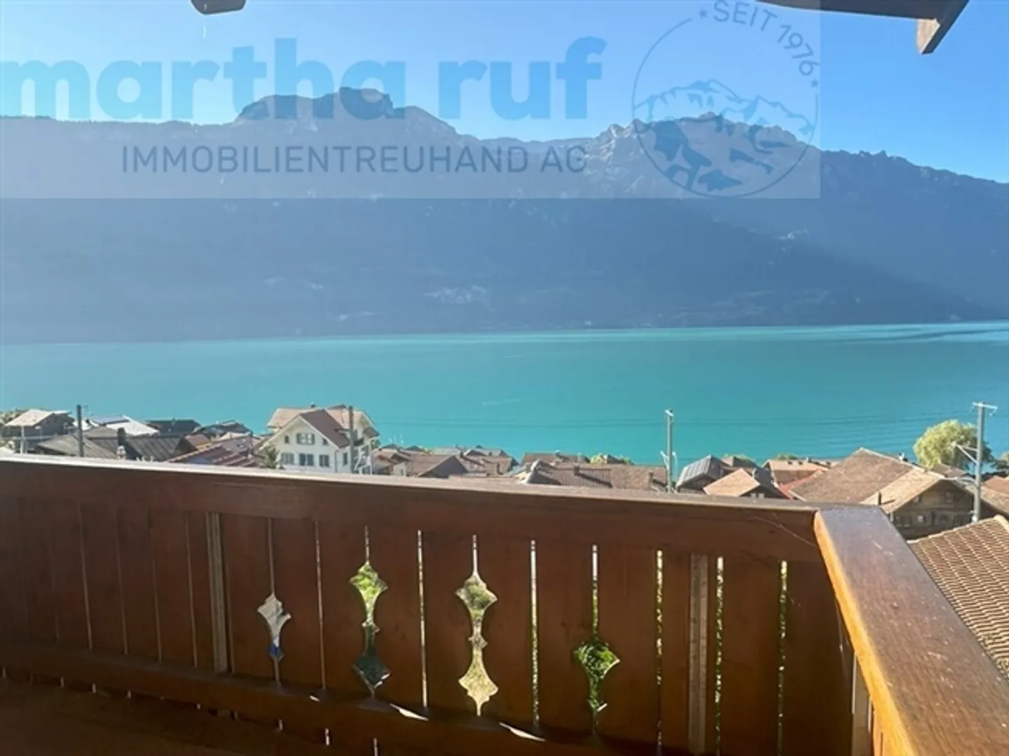 3.5-Room Penthouse with Stunning Panoramic View of Lake and Mountains - Photo 6 of 15