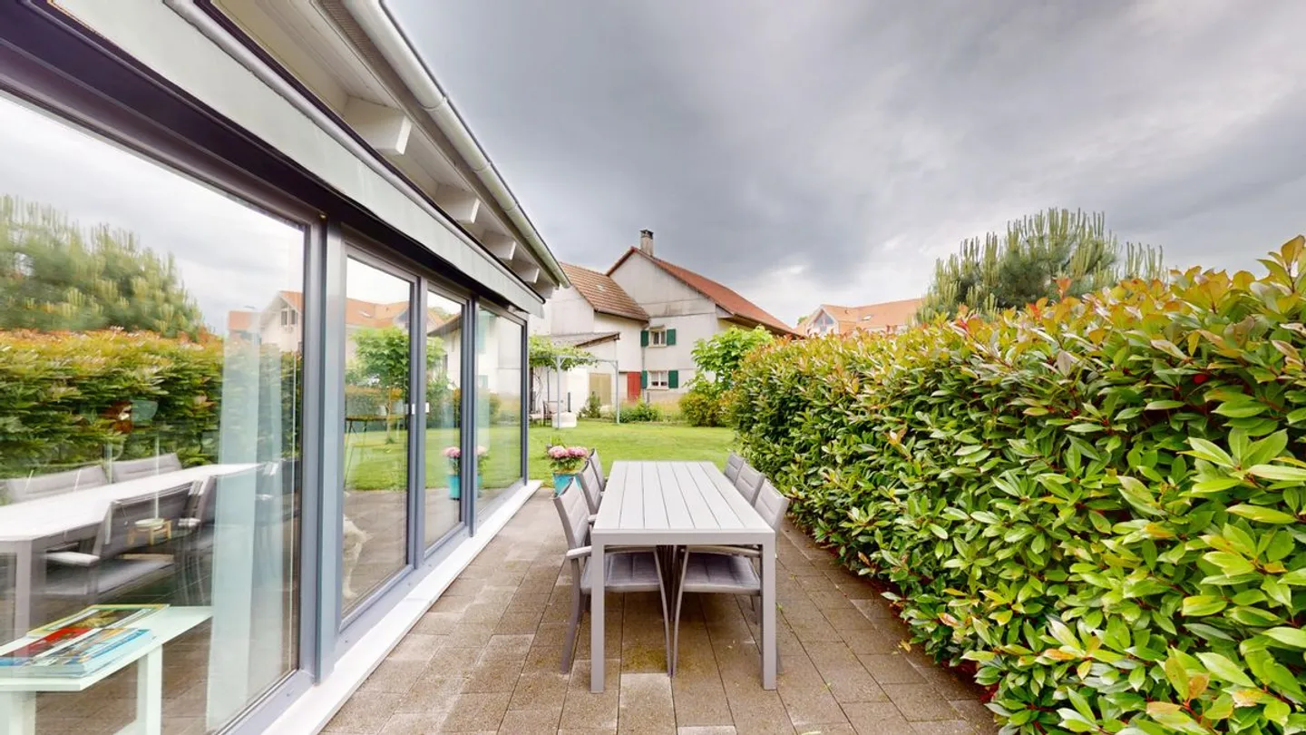 Villa familiale avec jardin bordé d'arbres ! - Photo 4 sur 13