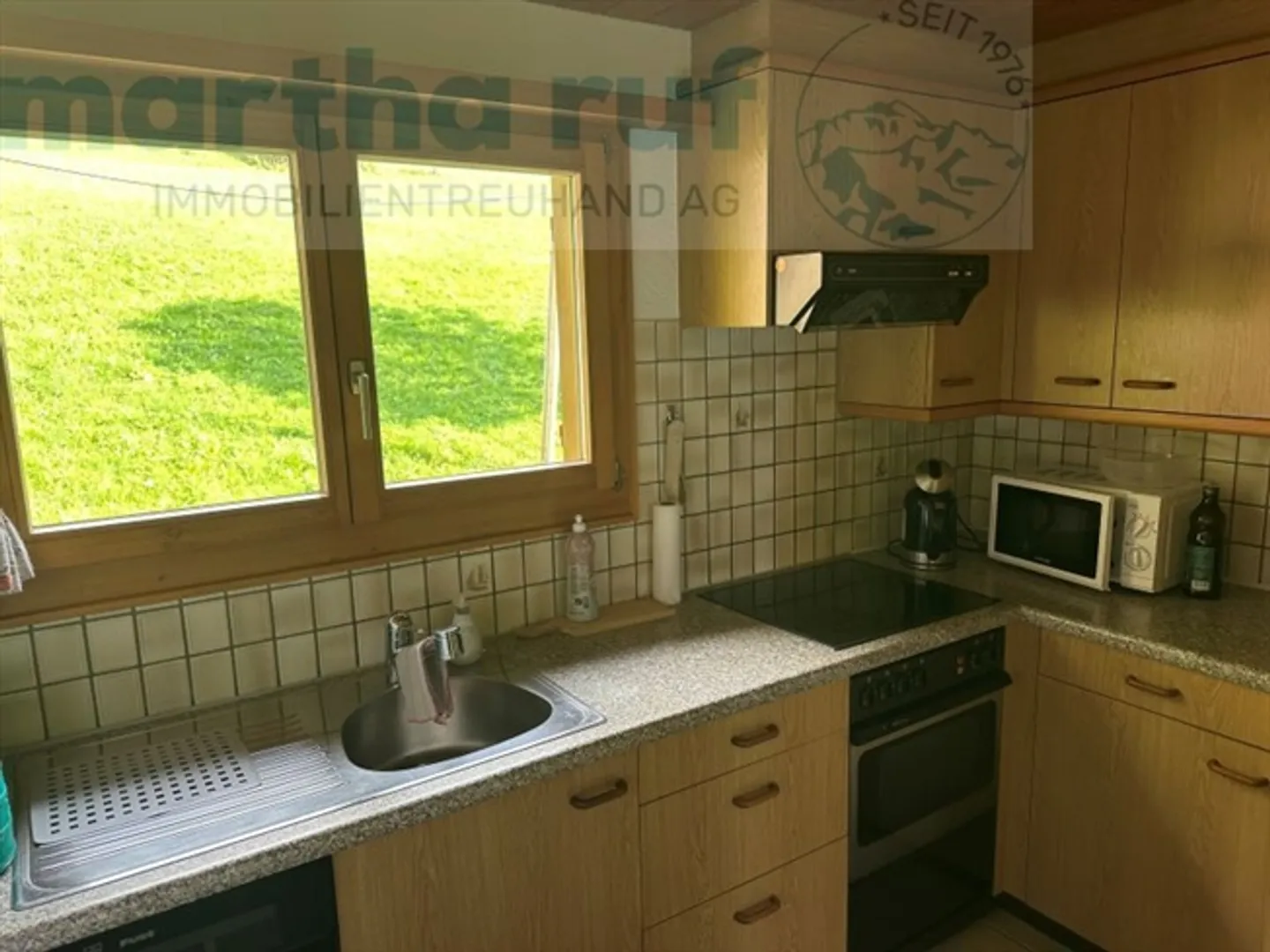 3.5-Room Penthouse with Stunning Panoramic View of Lake and Mountains - Photo 9 of 15