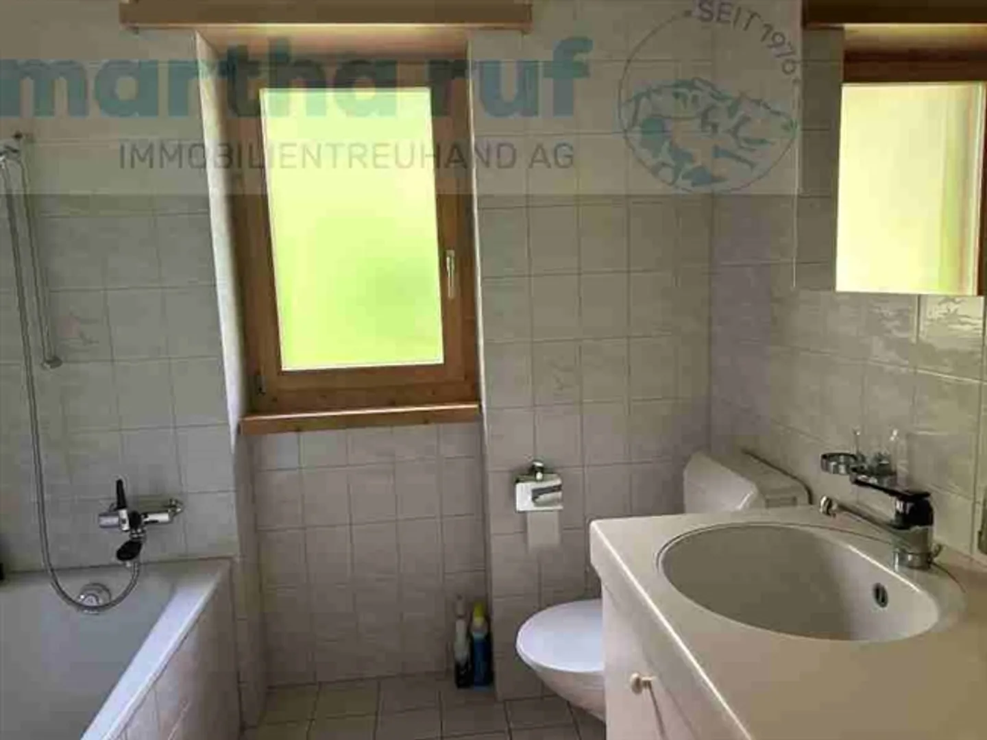 3.5-Room Penthouse with Stunning Panoramic View of Lake and Mountains - Photo 10 of 15