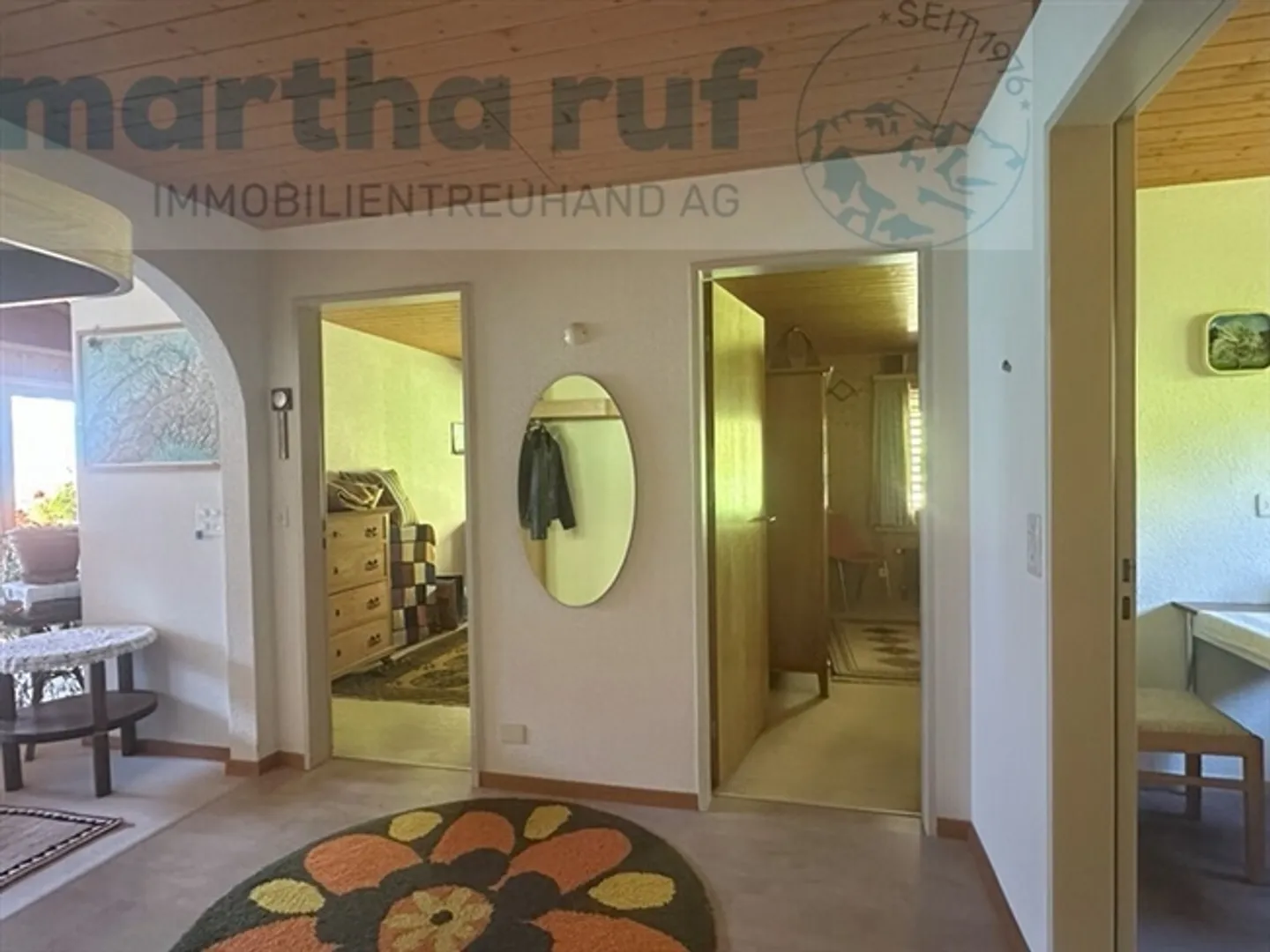 3.5-Room Penthouse with Stunning Panoramic View of Lake and Mountains - Photo 11 of 15