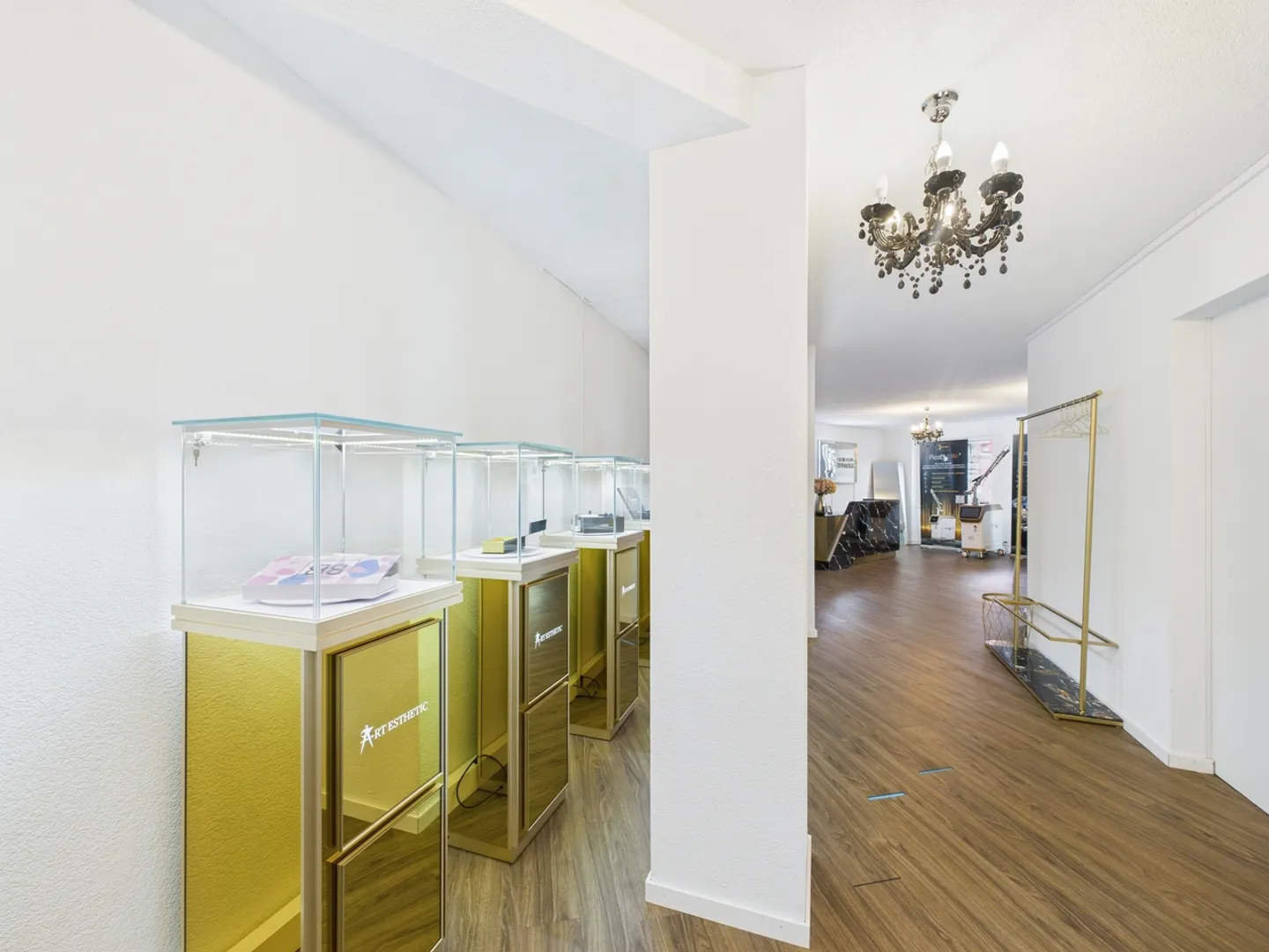 Nel cuore di Baden: Salone di bellezza e Accademia, Baden (AG) - Foto 9 di 19