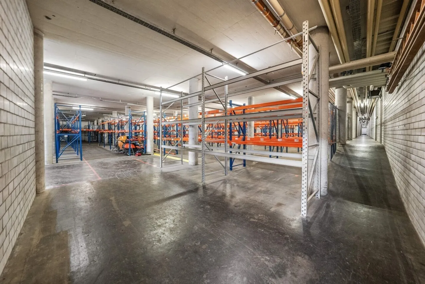 «Grosszügige Gewerbeflächen inkl. praktischen Laderampen in Schmitten FR» - Foto 2 von 12