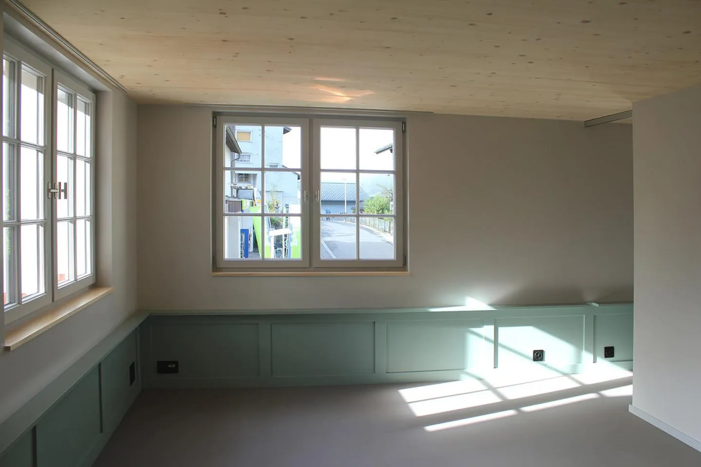 Lovingly converted 2.5-room old building apartments with elevator - Photo 3 of 6