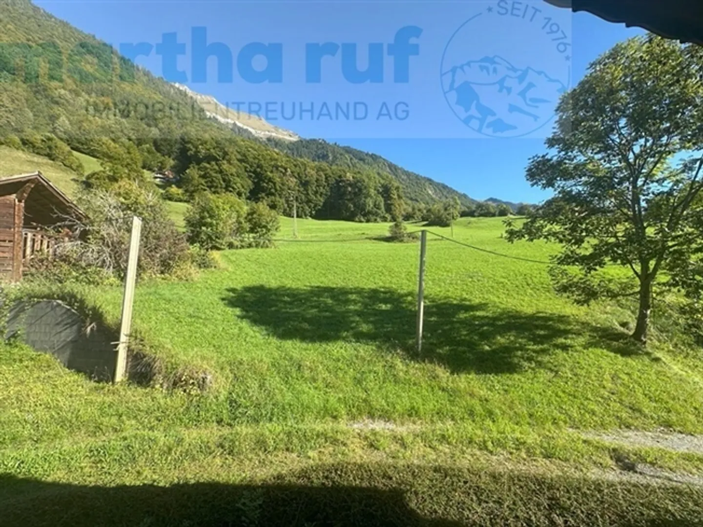 3.5-Room Penthouse with Stunning Panoramic View of Lake and Mountains - Photo 12 of 15