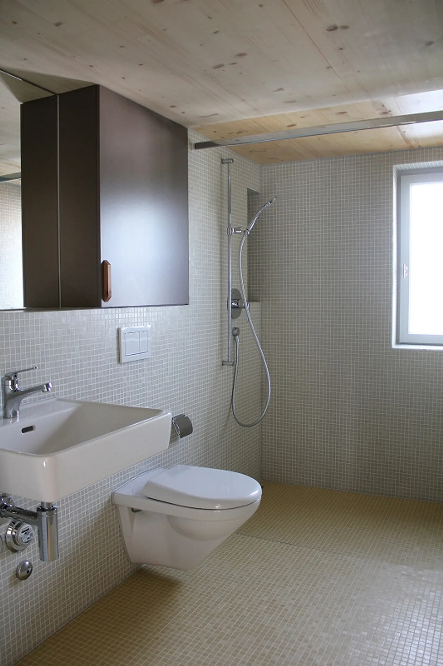Lovingly converted 2.5-room old building apartments with elevator - Photo 6 of 6