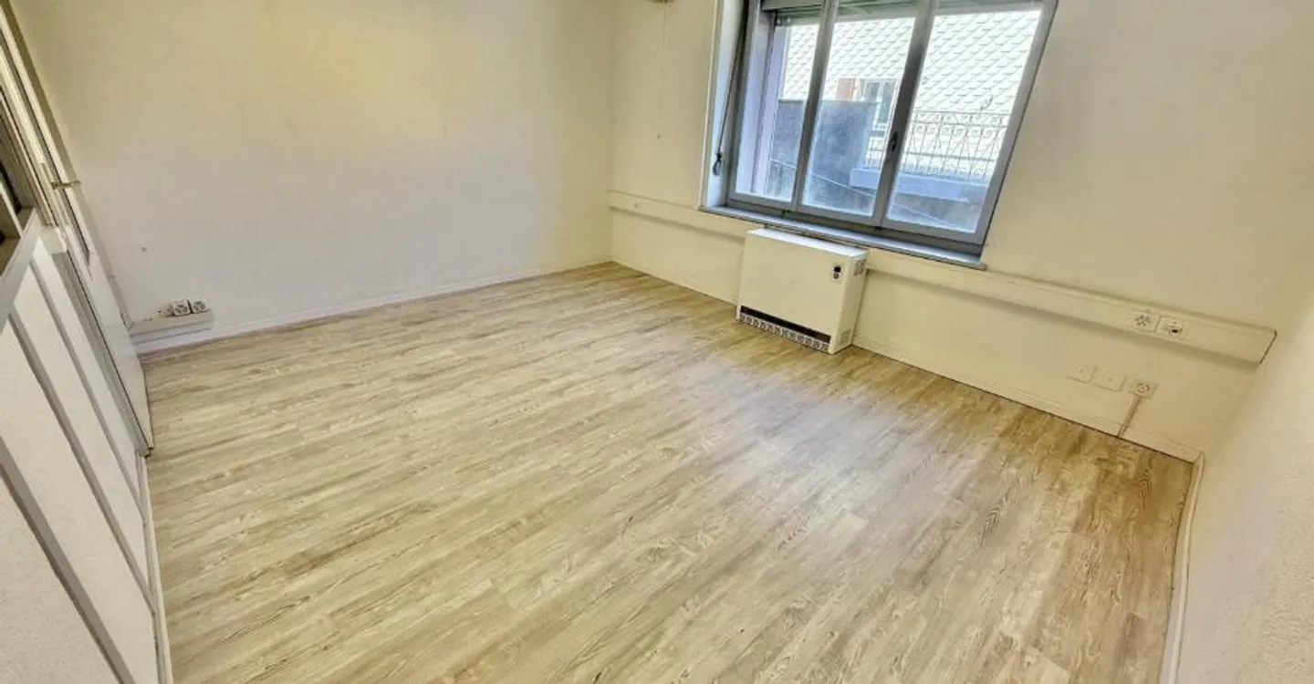 For rent in Reconvilier commercial space n°3 of 14.70 m2 - Photo 3 of 12