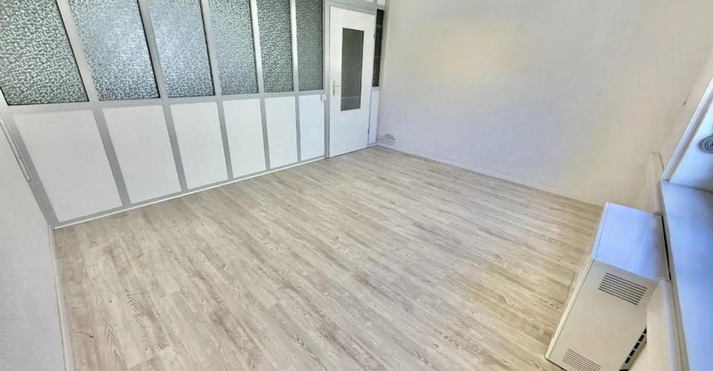 For rent in Reconvilier commercial space n°3 of 14.70 m2 - Photo 4 of 12