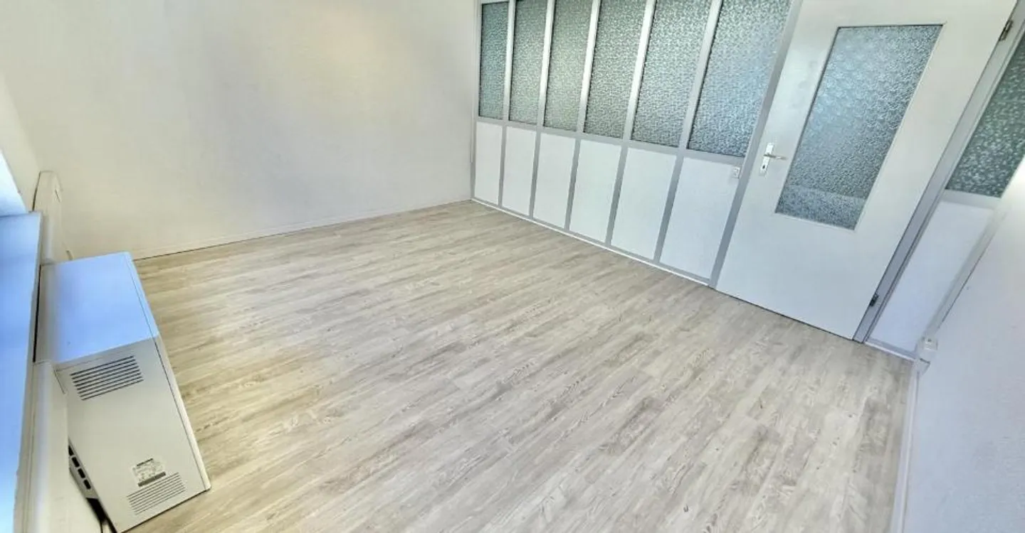 For rent in Reconvilier commercial space n°3 of 14.70 m2 - Photo 5 of 12