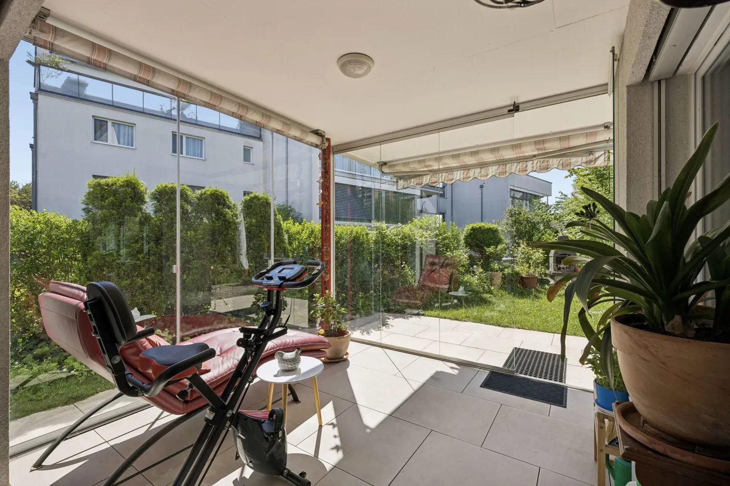 Well-maintained 3.5-room garden apartment with winter garden - Photo 1 of 25