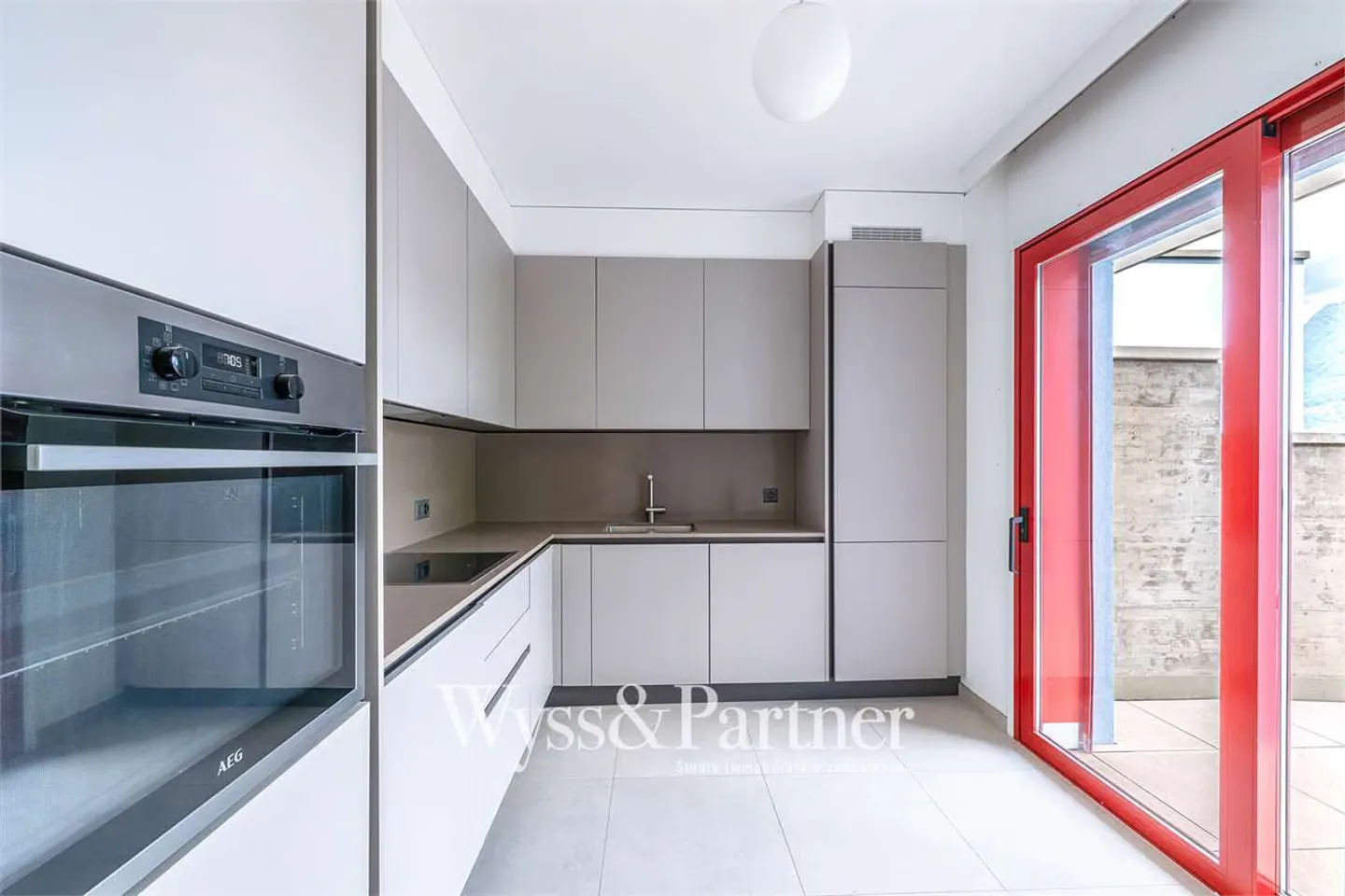 4.5 rooms renovated in Lugano with terrace, 2 bathrooms and parking - Photo 3 of 13