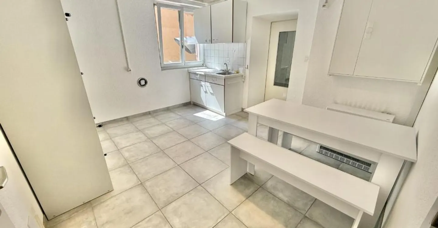 For rent in Reconvilier commercial space n°3 of 14.70 m2 - Photo 10 of 12