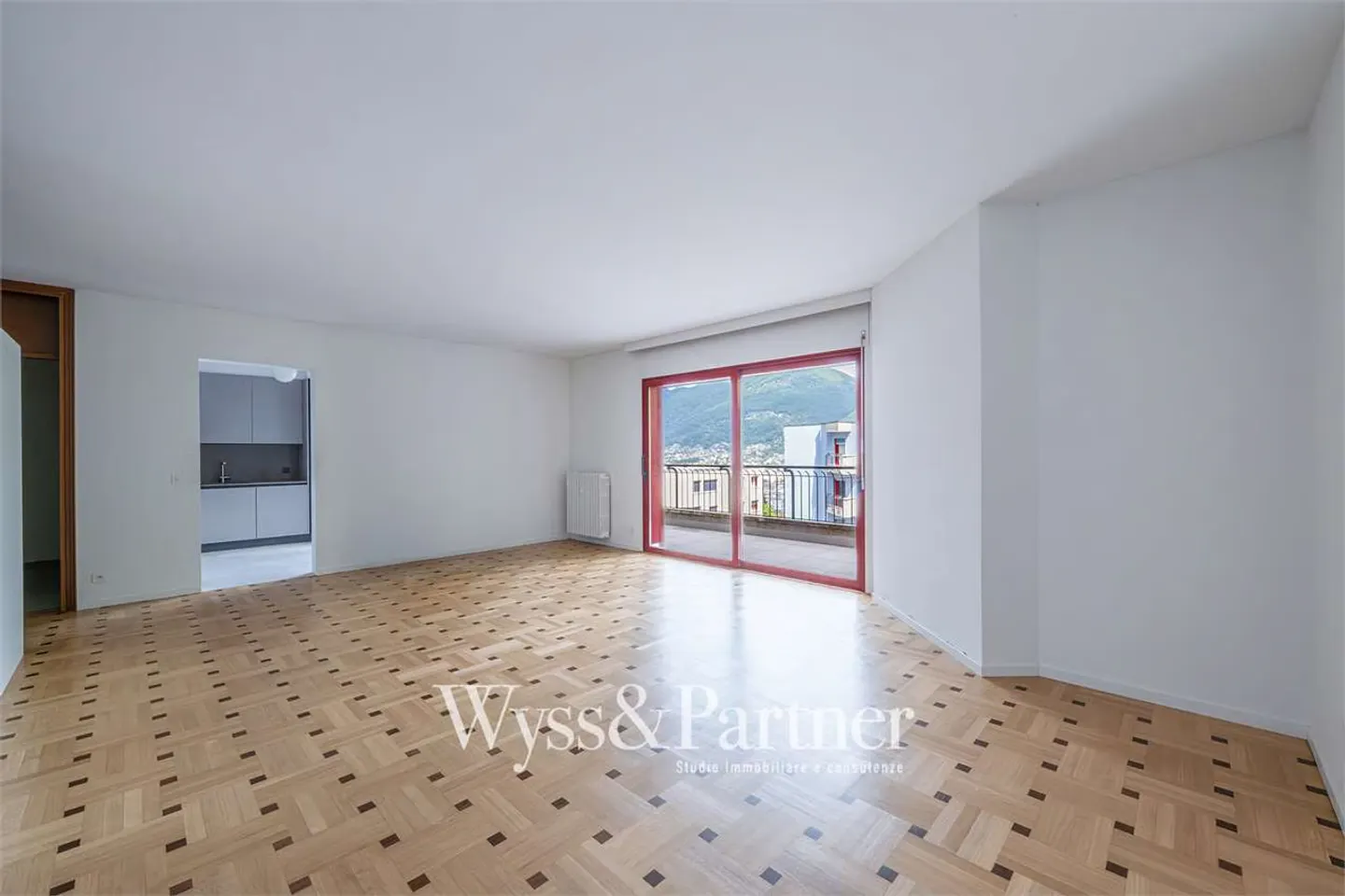 4.5 rooms renovated in Lugano with terrace, 2 bathrooms and parking - Photo 1 of 13