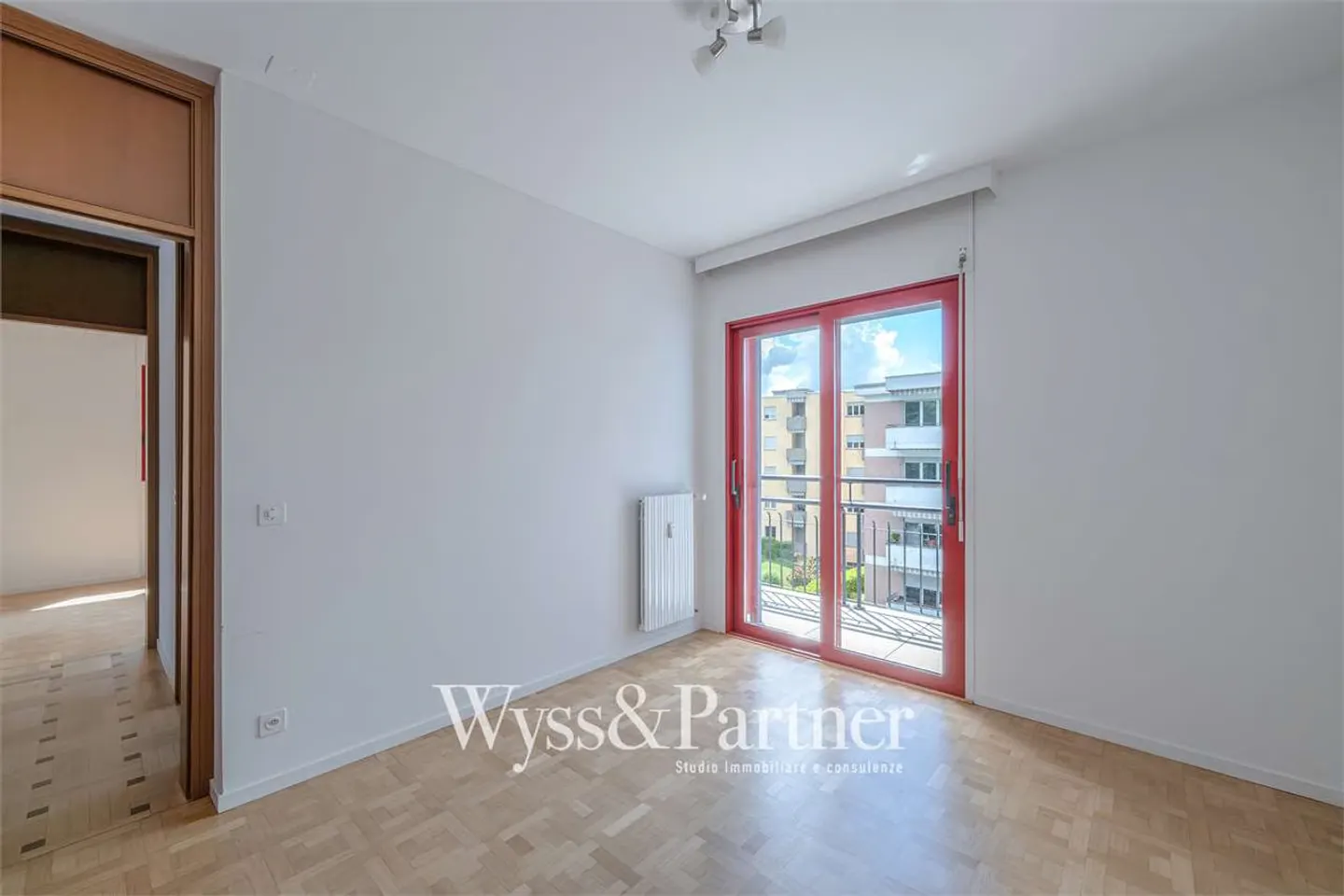 4.5 rooms renovated in Lugano with terrace, 2 bathrooms and parking - Photo 5 of 13