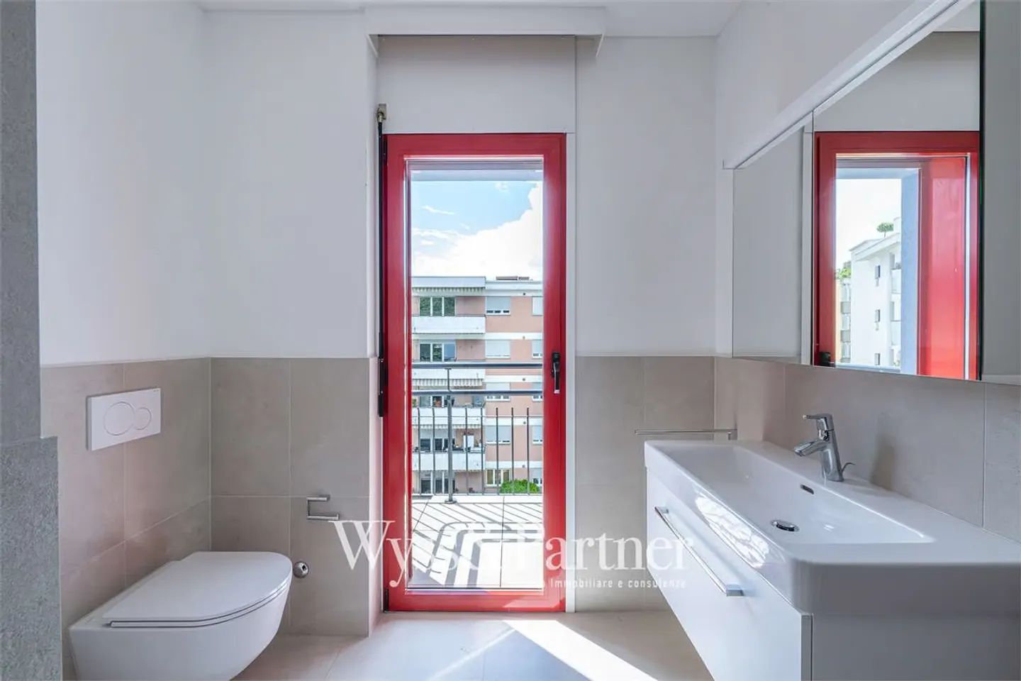 4.5 rooms renovated in Lugano with terrace, 2 bathrooms and parking - Photo 8 of 13