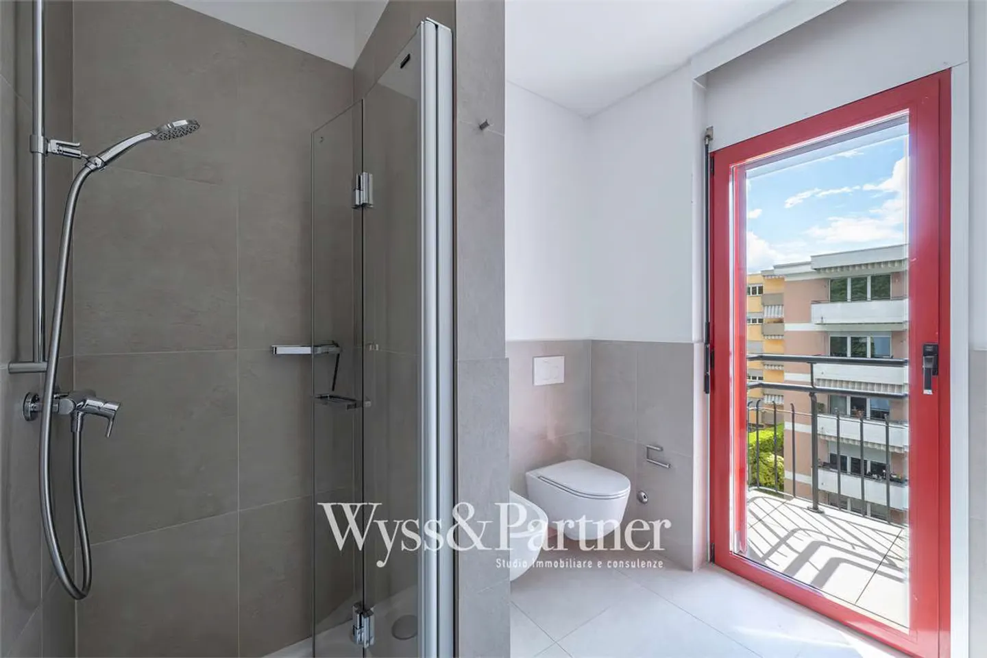 4.5 rooms renovated in Lugano with terrace, 2 bathrooms and parking - Photo 9 of 13