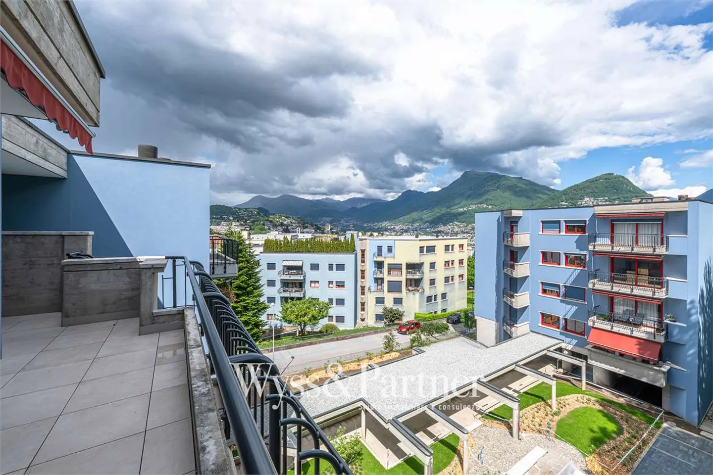 4.5 rooms renovated in Lugano with terrace, 2 bathrooms and parking - Photo 11 of 13