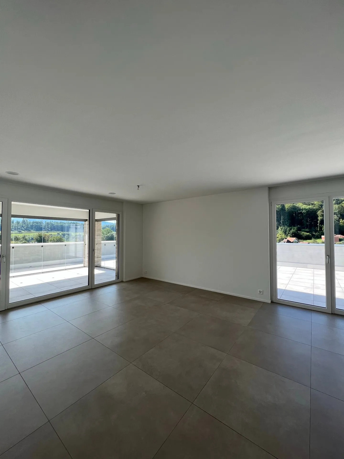 Modern 3-room penthouse with panoramic views in Zwingen - Photo 5 of 20