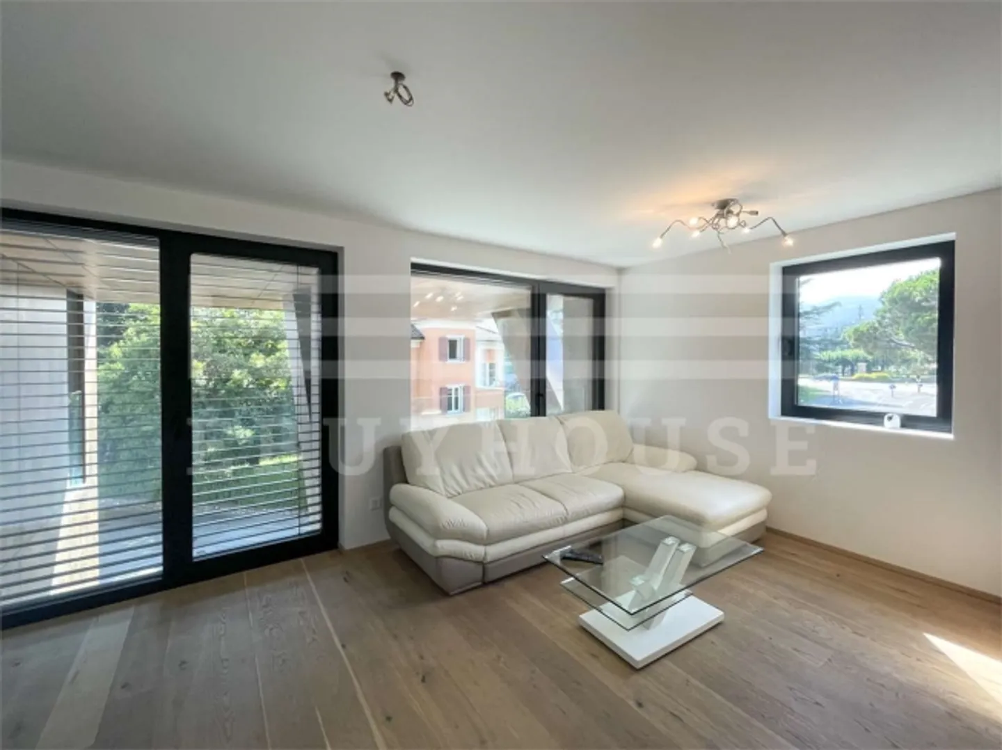 Maison moderne en emplacement central - Photo 4 sur 13