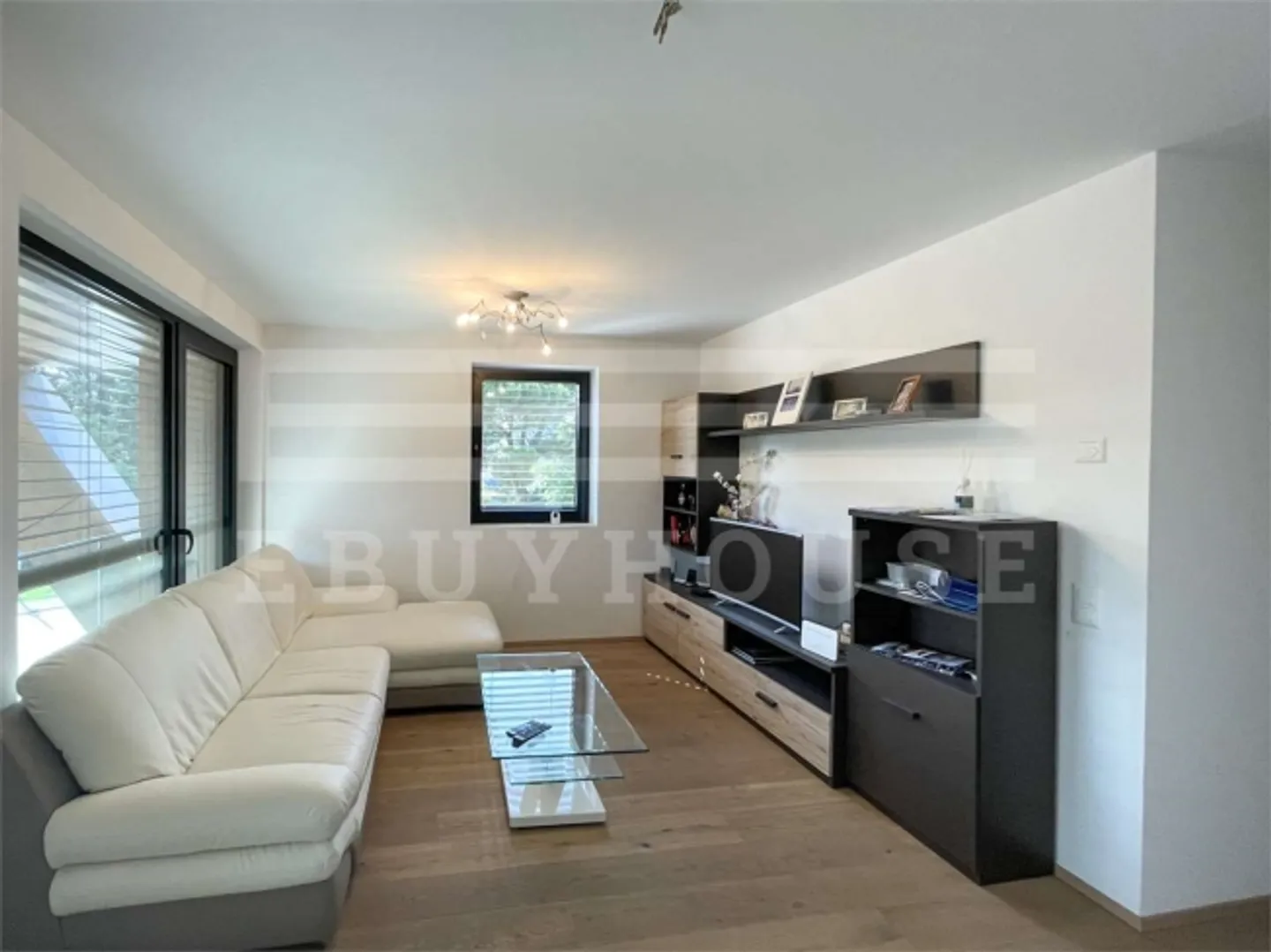 Maison moderne en emplacement central - Photo 2 sur 13