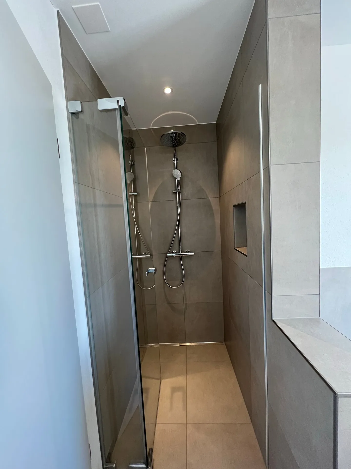 Modern 3-room penthouse with panoramic views in Zwingen - Photo 8 of 20