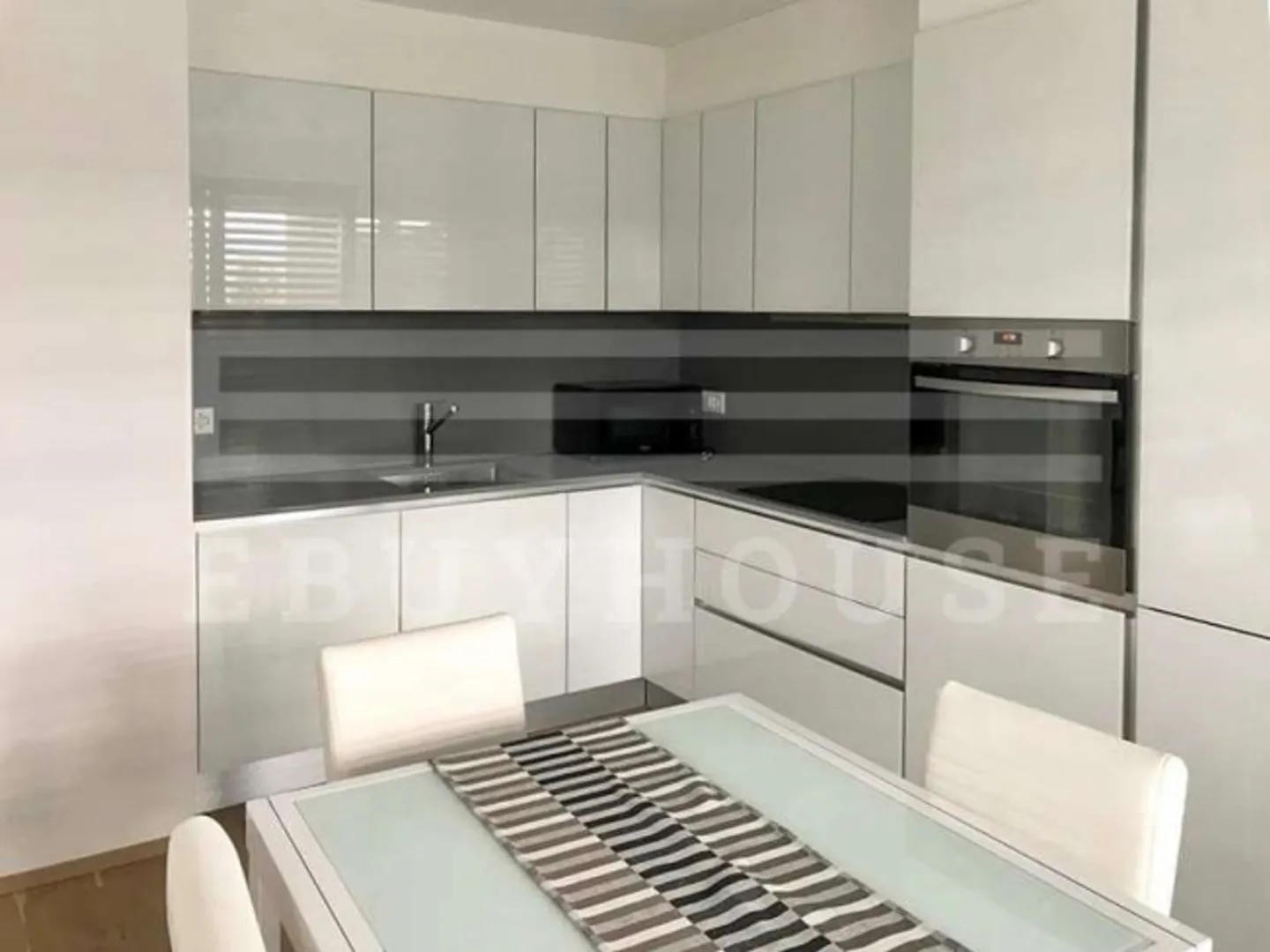 Maison moderne en emplacement central - Photo 6 sur 13