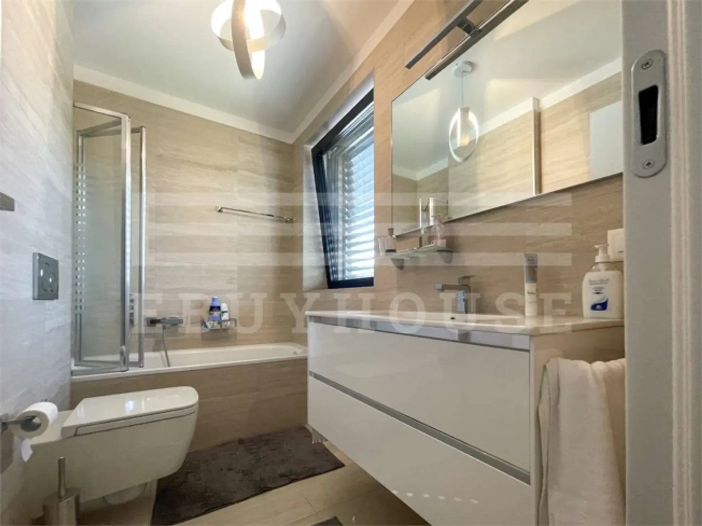 Maison moderne en emplacement central - Photo 9 sur 13