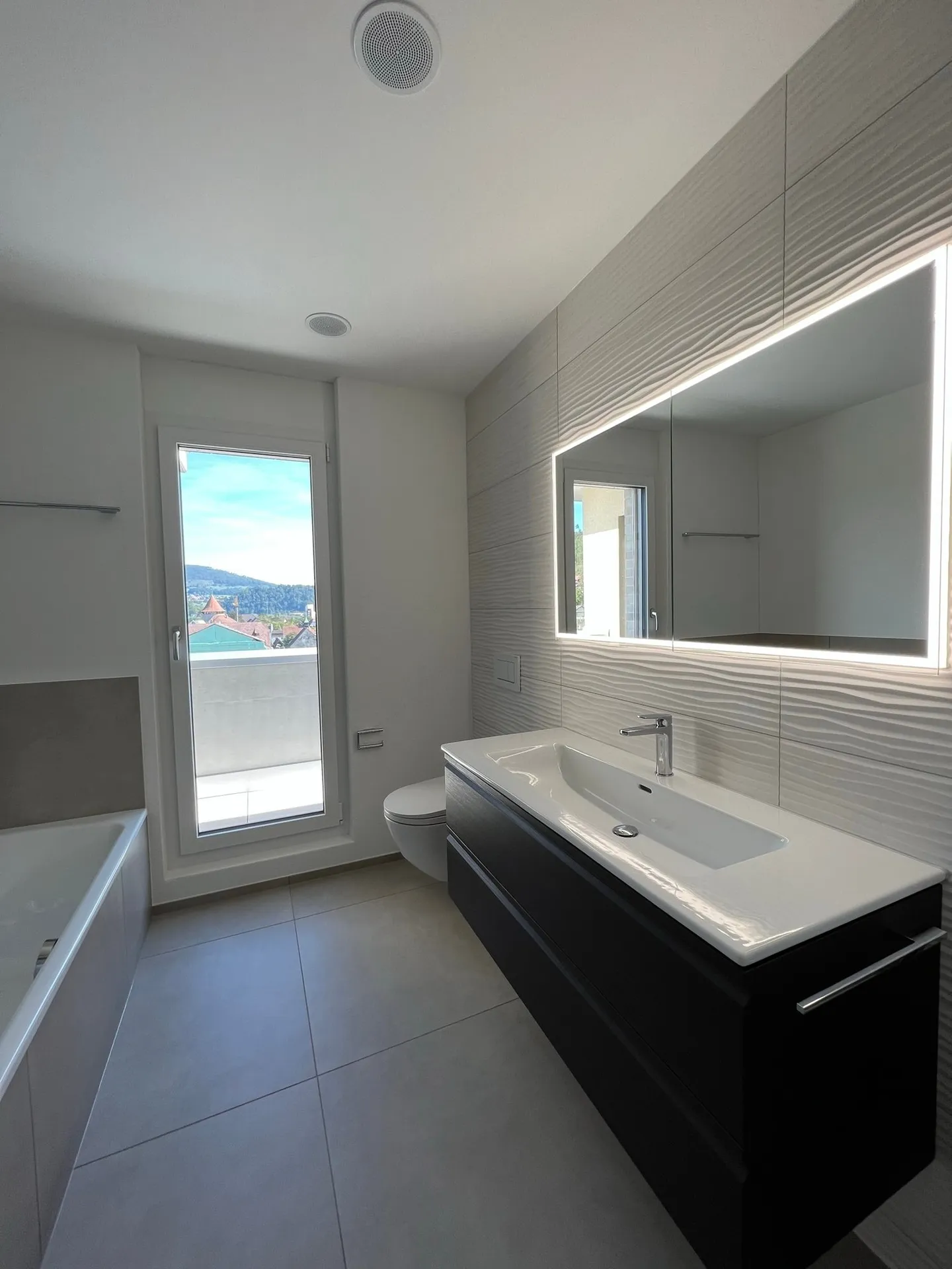 Modern 3-room penthouse with panoramic views in Zwingen - Photo 10 of 20
