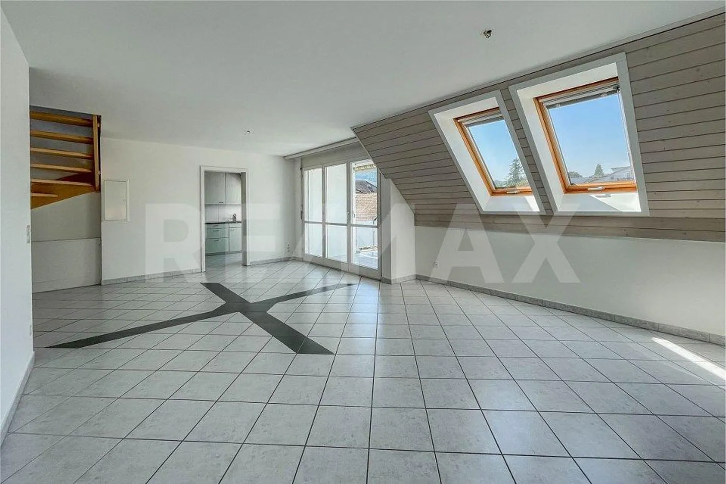 Appartement en duplex spacieux de 5,5 pièces dans un emplacement central et calme - Photo 3 sur 13