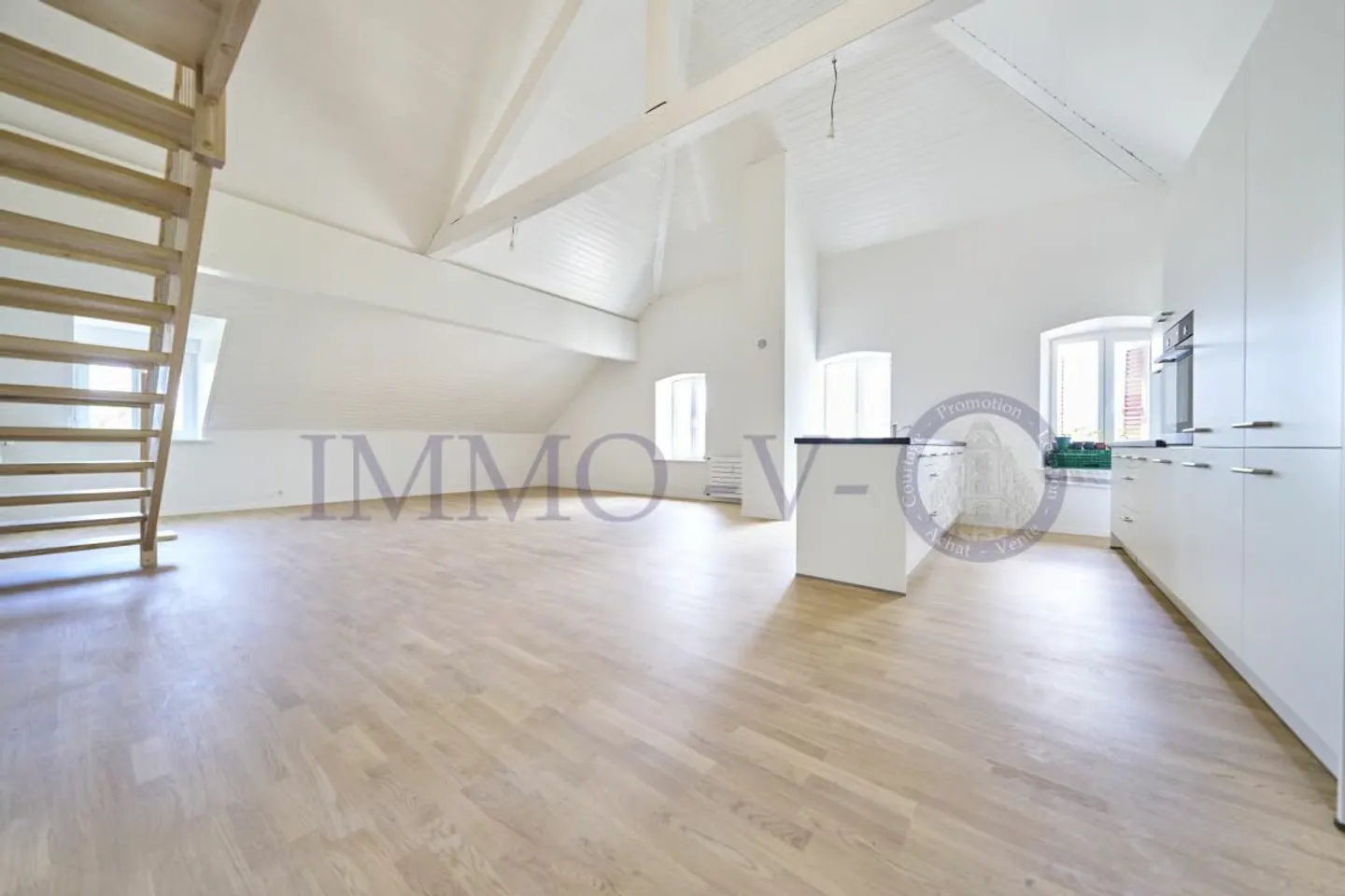 DUPLEX DE STANDING AVEC BEAU VOLUME - Photo 2 of 10