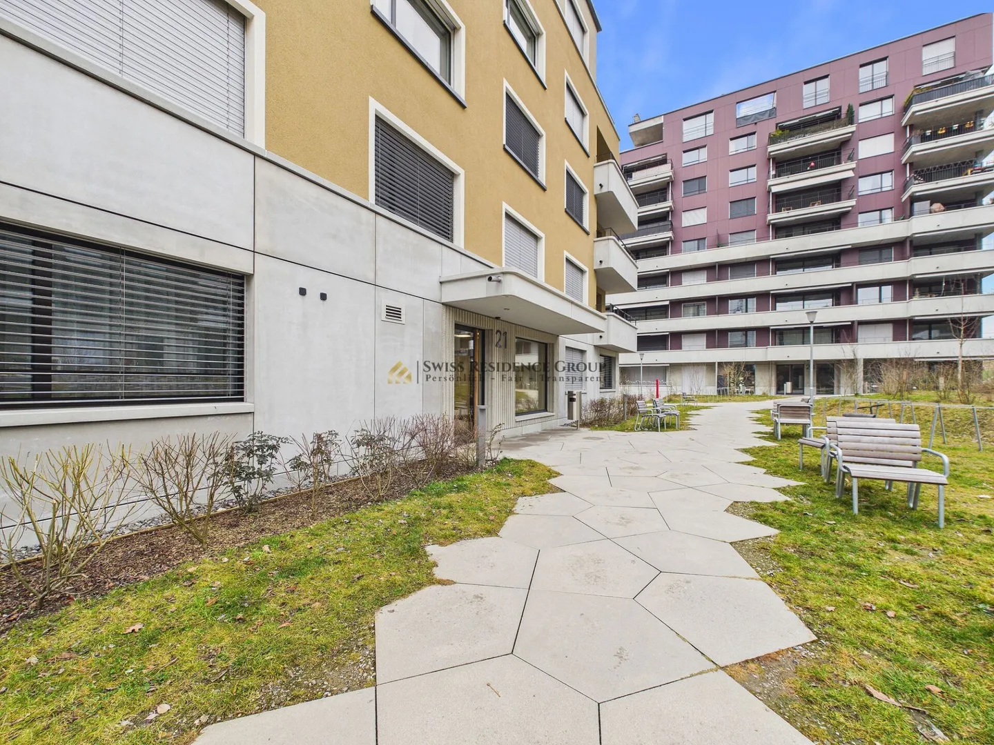 Luminoso appartamento da sogno di 3,5 locali con balcone a Cham - Foto 1 di 20