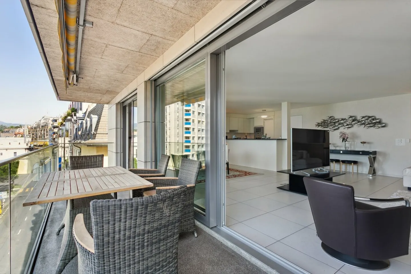 HOCHWERTIGE DIENSTLEISTUNGEN im Stadtzentrum, Blick auf den See und die Berge - Foto 14 von 23