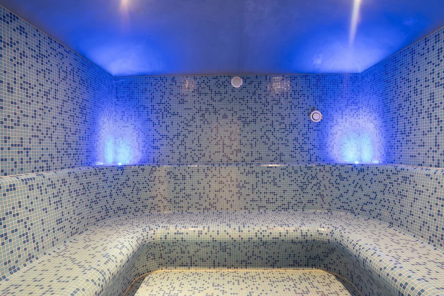 HOCHWERTIGE DIENSTLEISTUNGEN im Stadtzentrum, Blick auf den See und die Berge - Foto 16 von 23