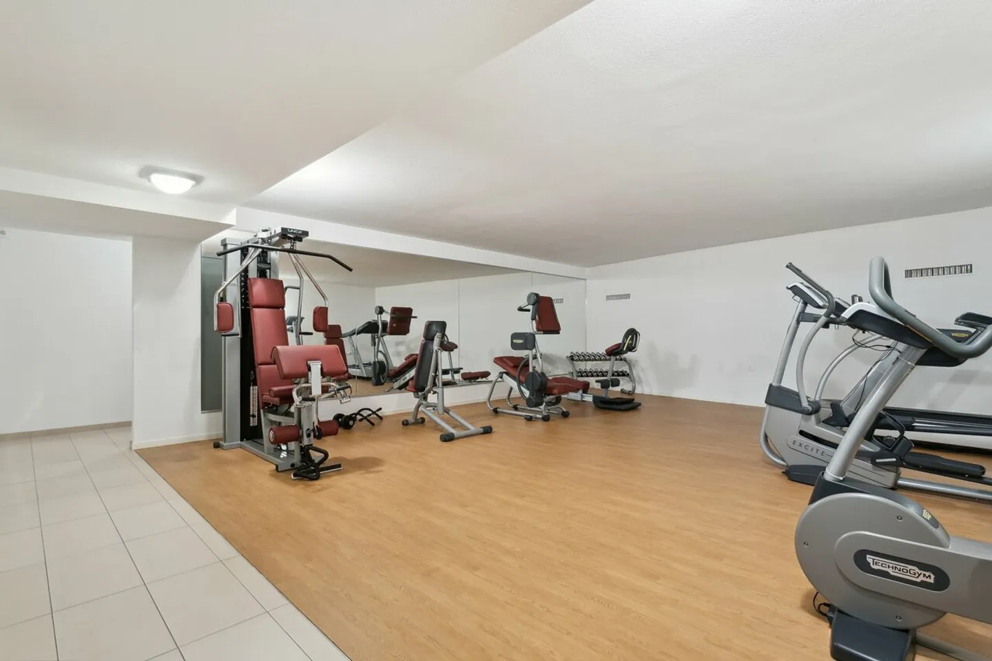 HOCHWERTIGE DIENSTLEISTUNGEN im Stadtzentrum, Blick auf den See und die Berge - Foto 18 von 23