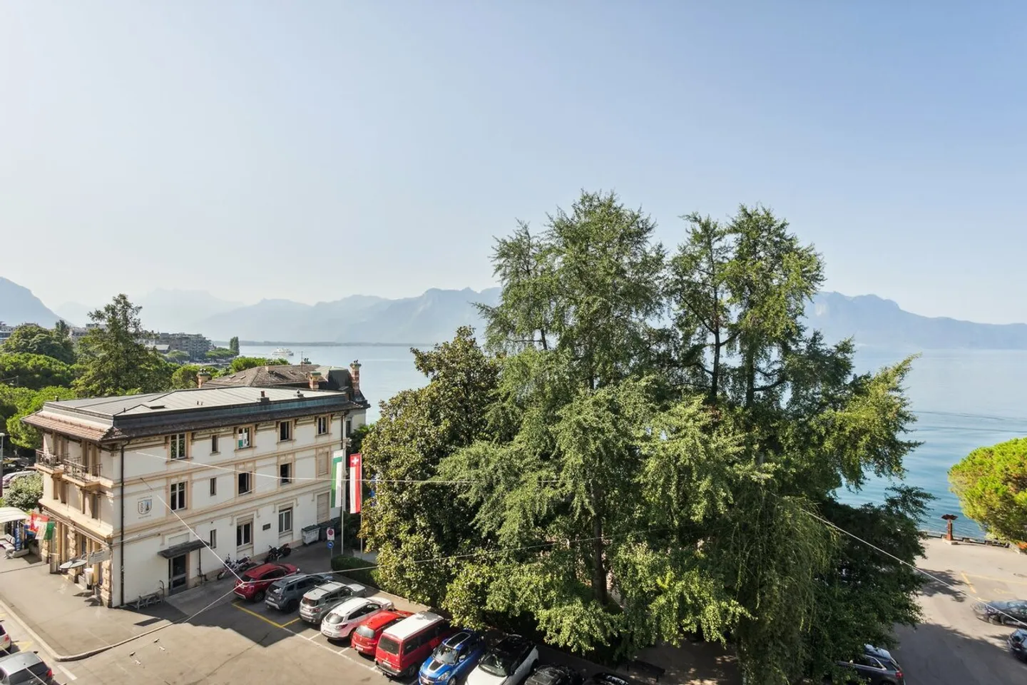 HOCHWERTIGE DIENSTLEISTUNGEN im Stadtzentrum, Blick auf den See und die Berge - Foto 21 von 23