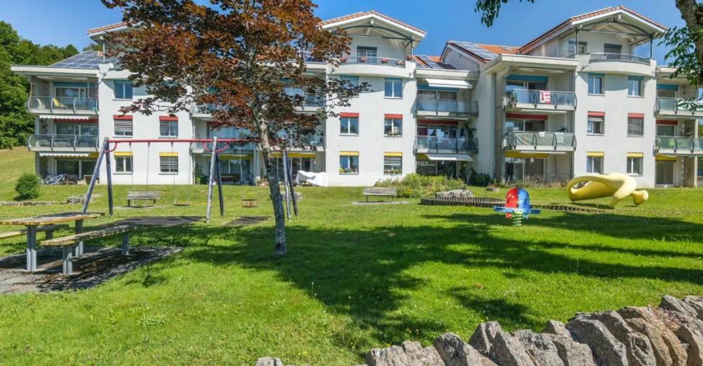 Spacious Apartment with Offers - Photo 2 of 12