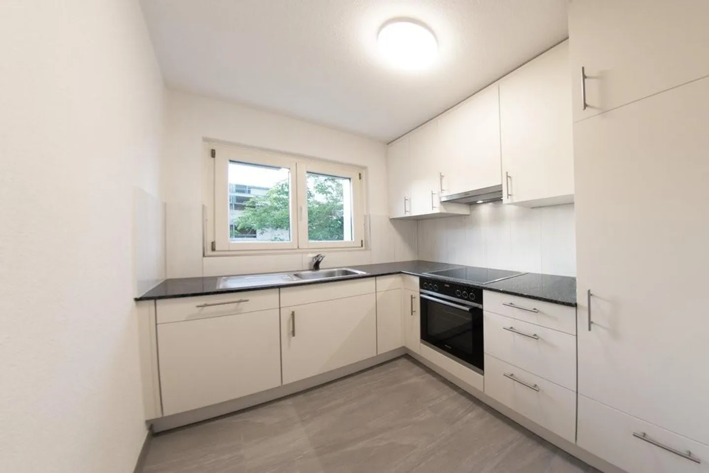 Practical 3-room apartment near Shoppi Tivoli - Photo 2 of 5