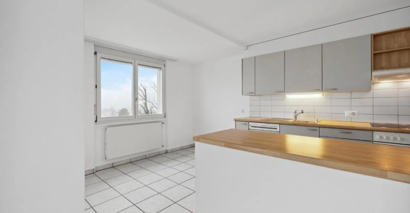Spacious Apartment with Offers - Photo 4 of 12