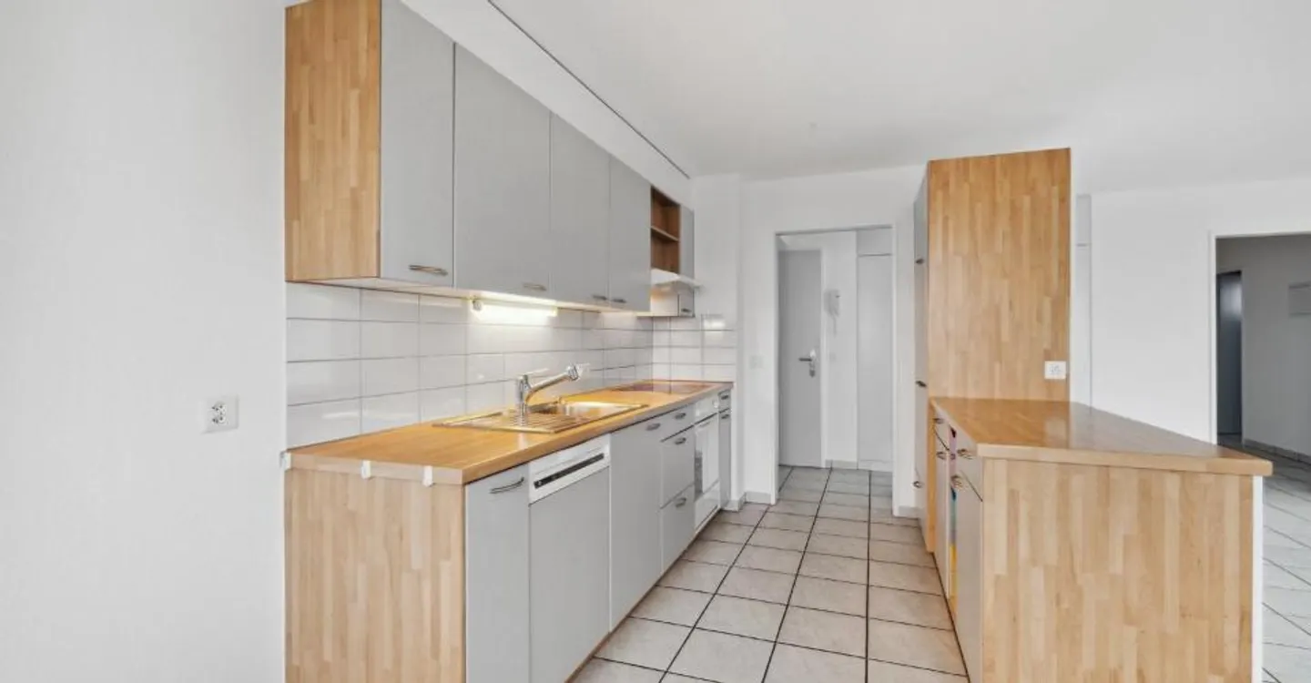 Spacious Apartment with Offers - Photo 5 of 12