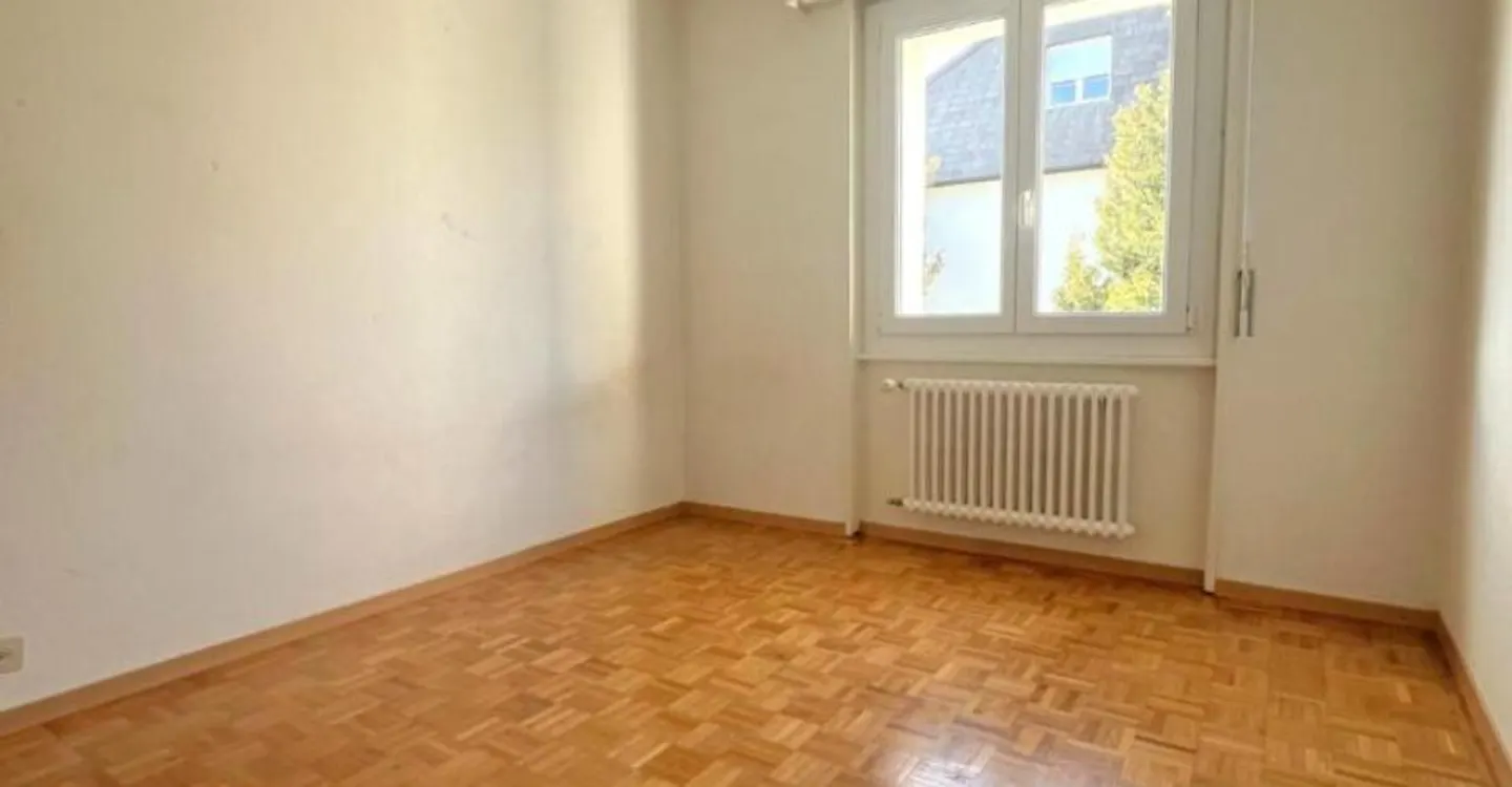 Beautiful view in a charming renovated 4.5-room apartment on the 1st floor - Photo 5 of 8