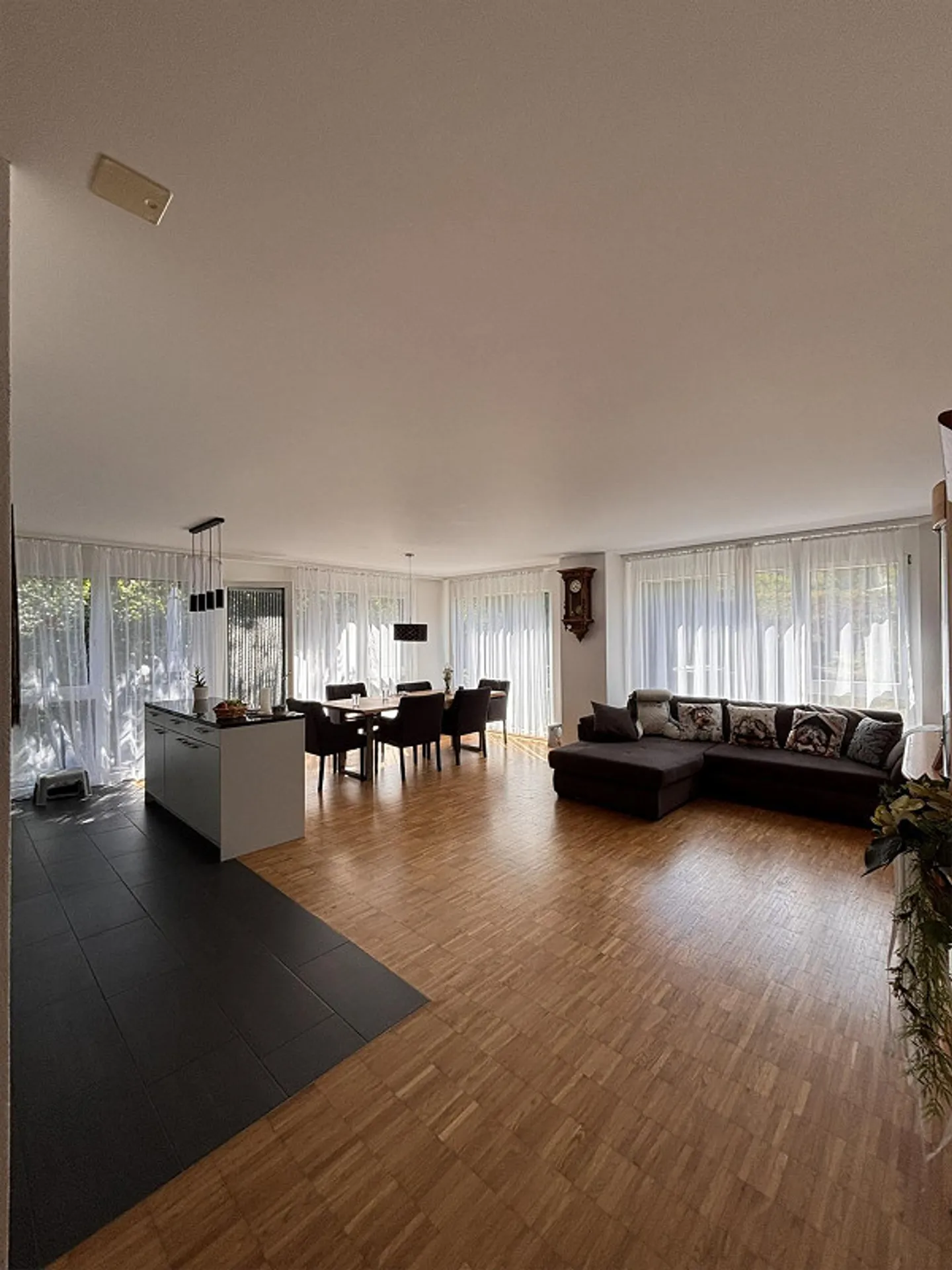 Grosszügige Gartenwohnung im Zentrum von Bütschwil - Foto 1 di 10