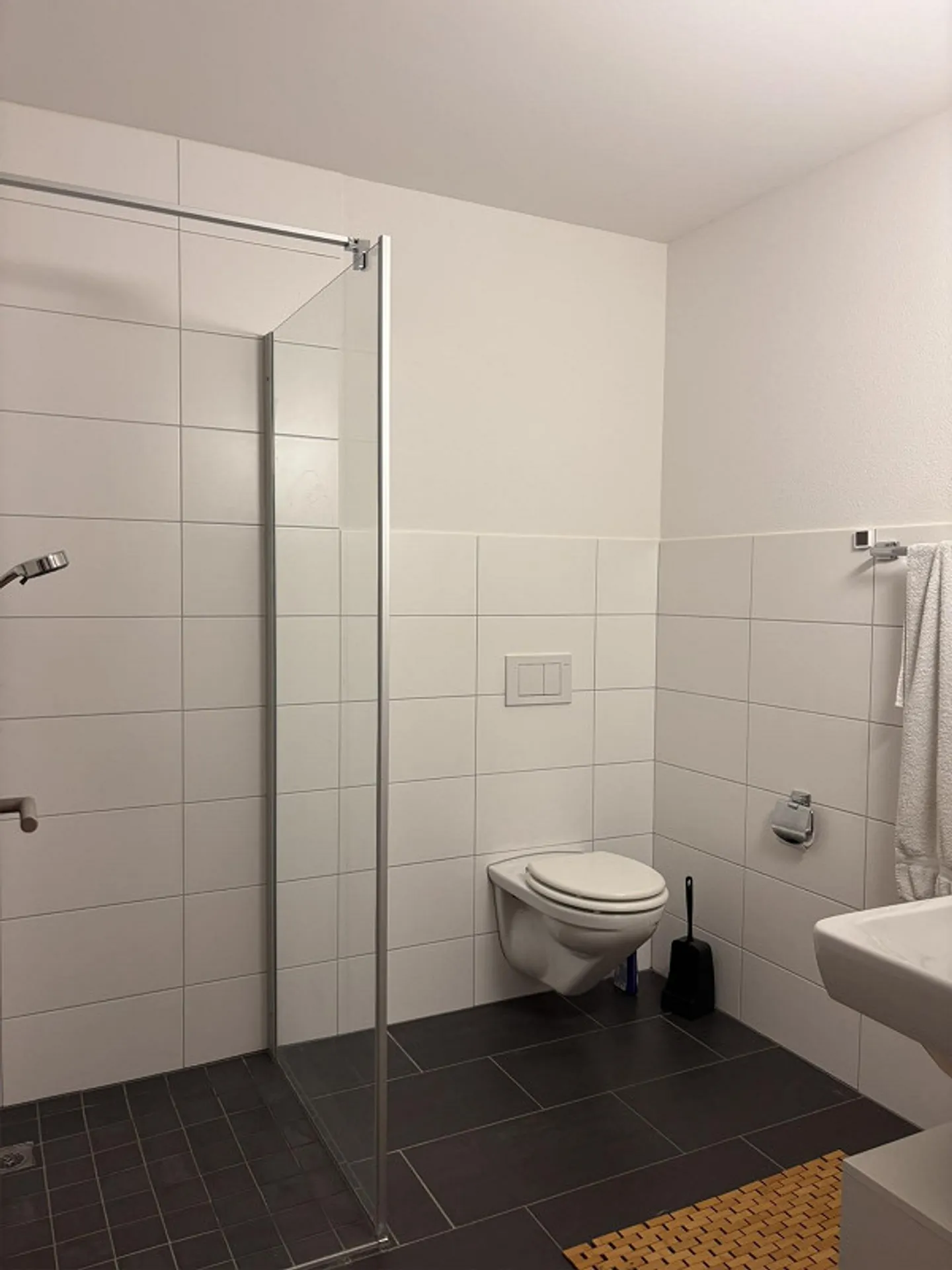 Grosszügige Gartenwohnung im Zentrum von Bütschwil - Foto 6 di 10