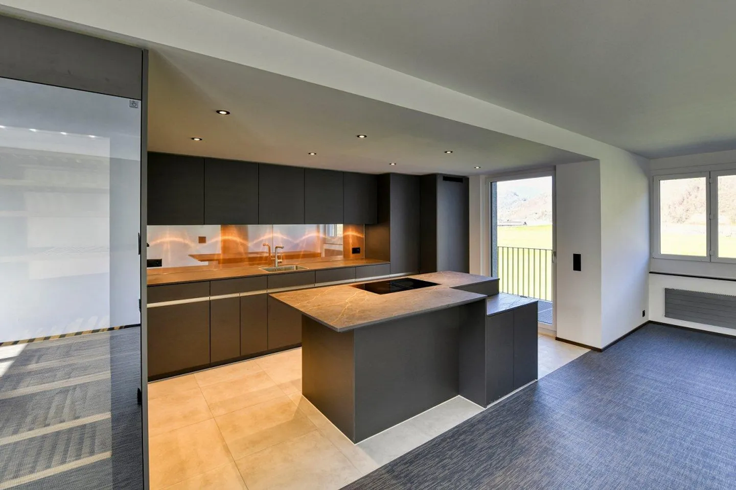 Appartamento in affitto in standard di proprietà con 2 camere da letto con bagno en suite - Foto 2 di 13