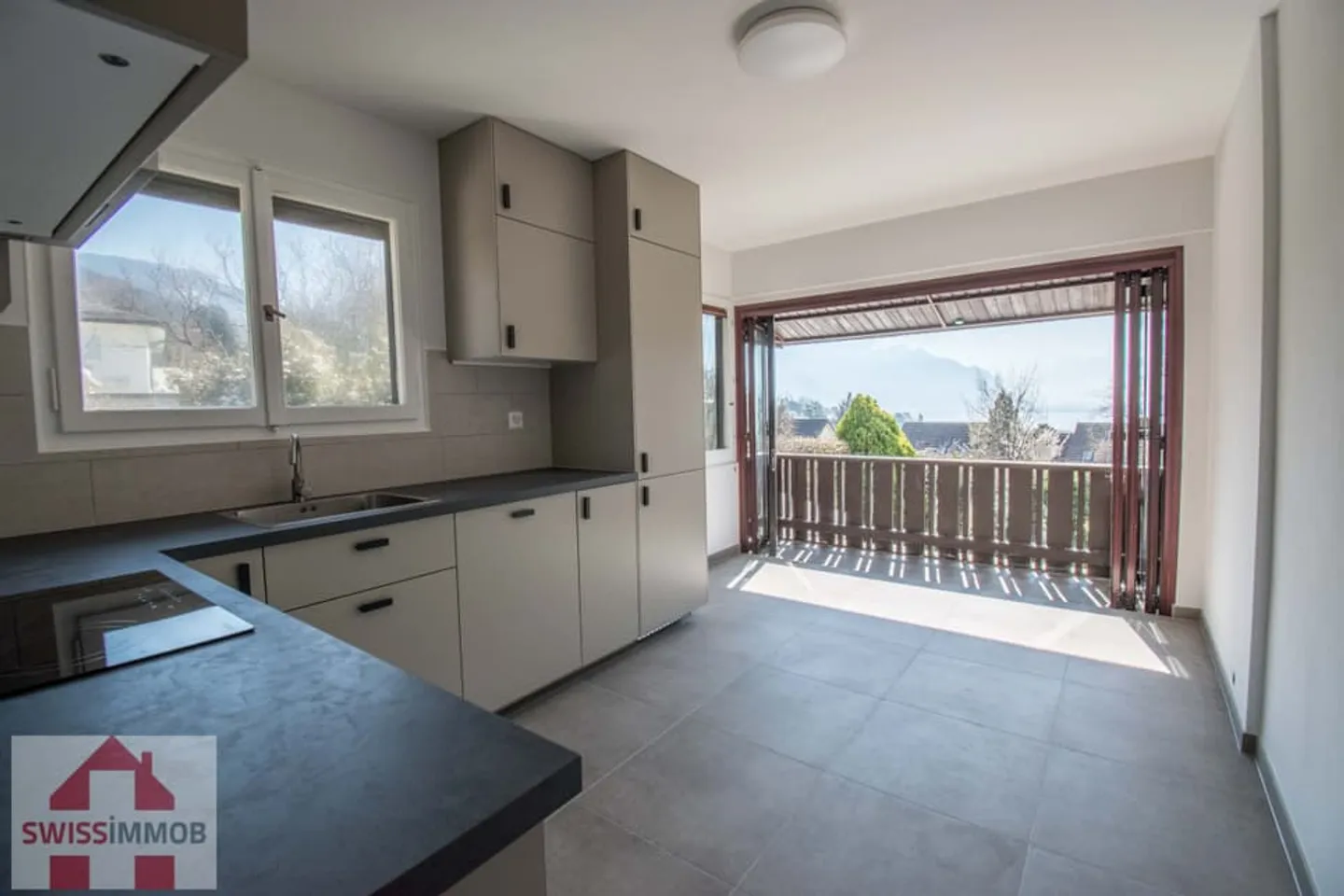 House with a view of the lake! - Photo 2 of 12