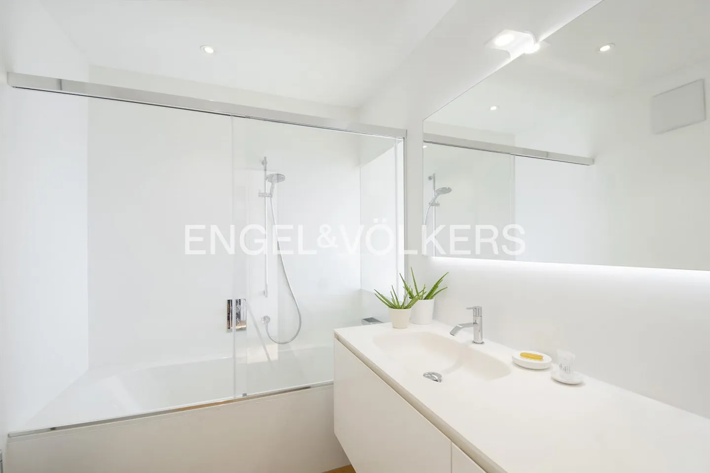 Exclusive Duplex Apartment with Dream Lake Panorama (4) - Photo 8 of 16
