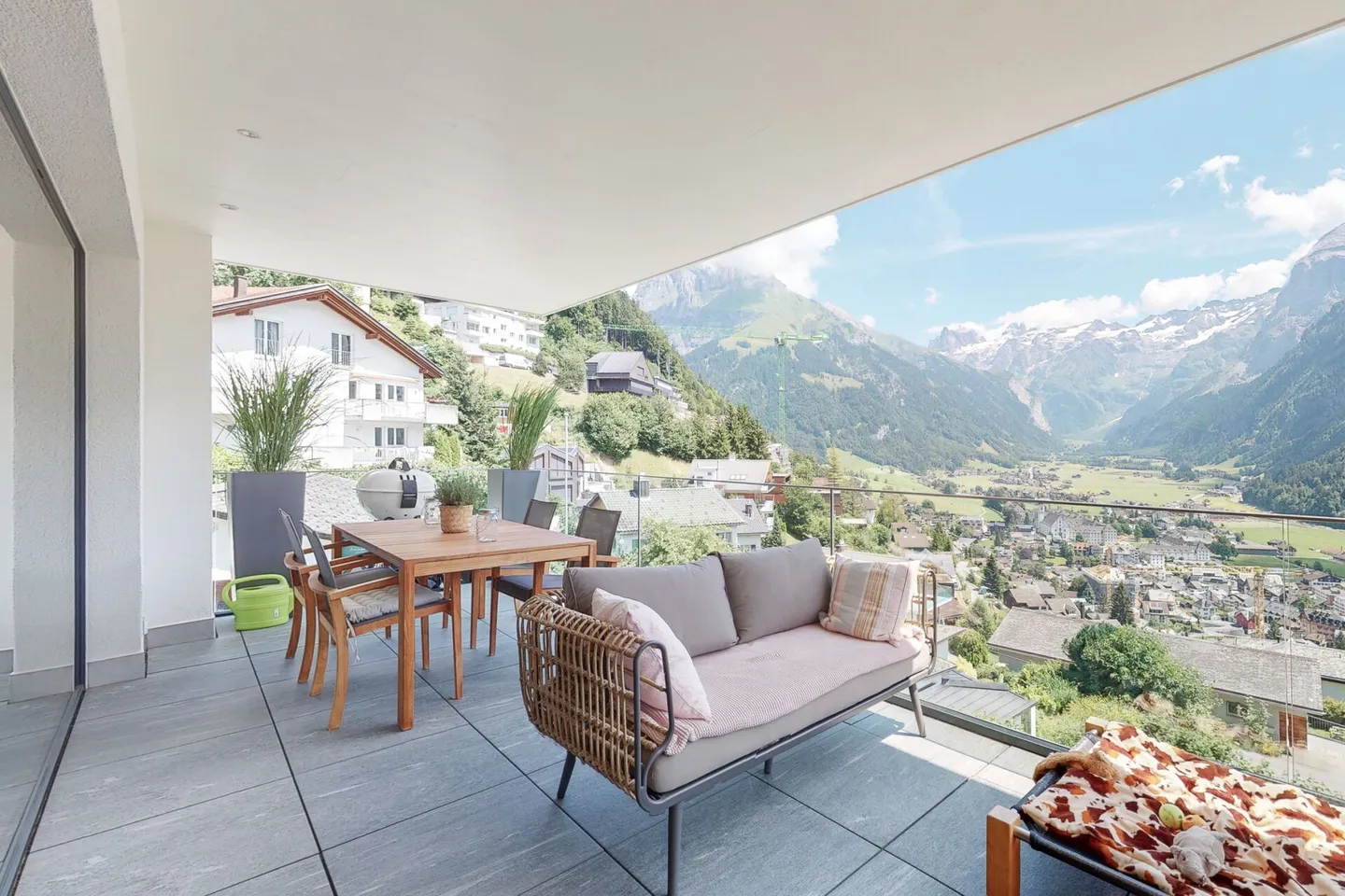 Einzigartiges 5.5 Einfamilienhaus mit wunderschönem Bergpanorama & Zweitwohnsitz Möglichkeit - Foto 2 von 10