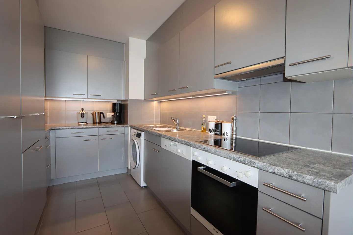 Magnificent 5-room apartment in the village of Meyrin - Photo 4 of 7