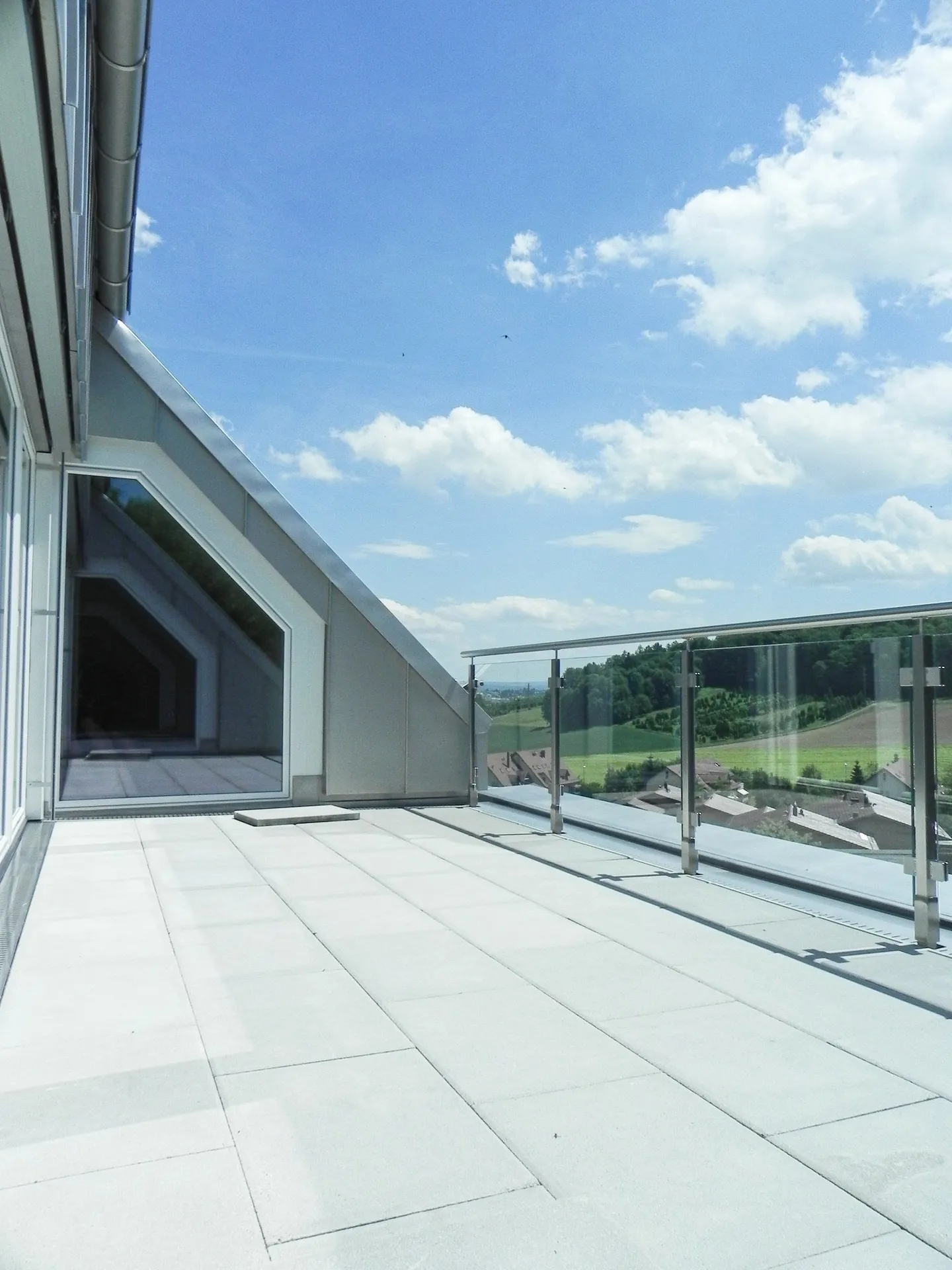 Appartement penthouse lumineux et magnifique avec une vue imprenable - Photo 9 sur 9