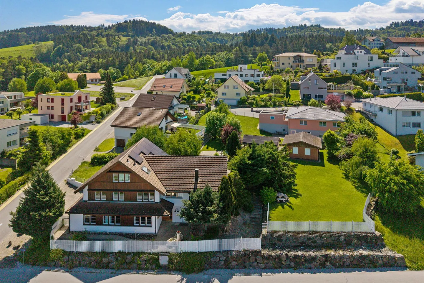 Sonnenverwöhnte Oase: Wohnen, Arbeiten, Entspannen unter einem Dach - Foto 1 von 9
